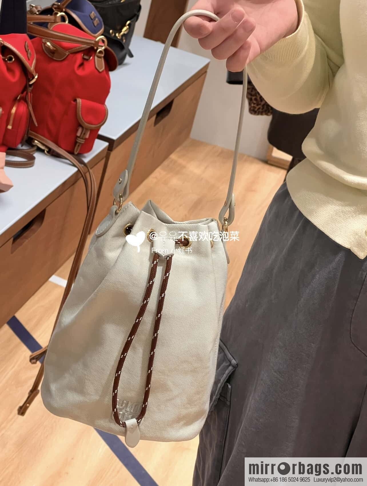 MIUMIU 🎉 new bucket bag 🎉 5NR038 🎉🎉 white
