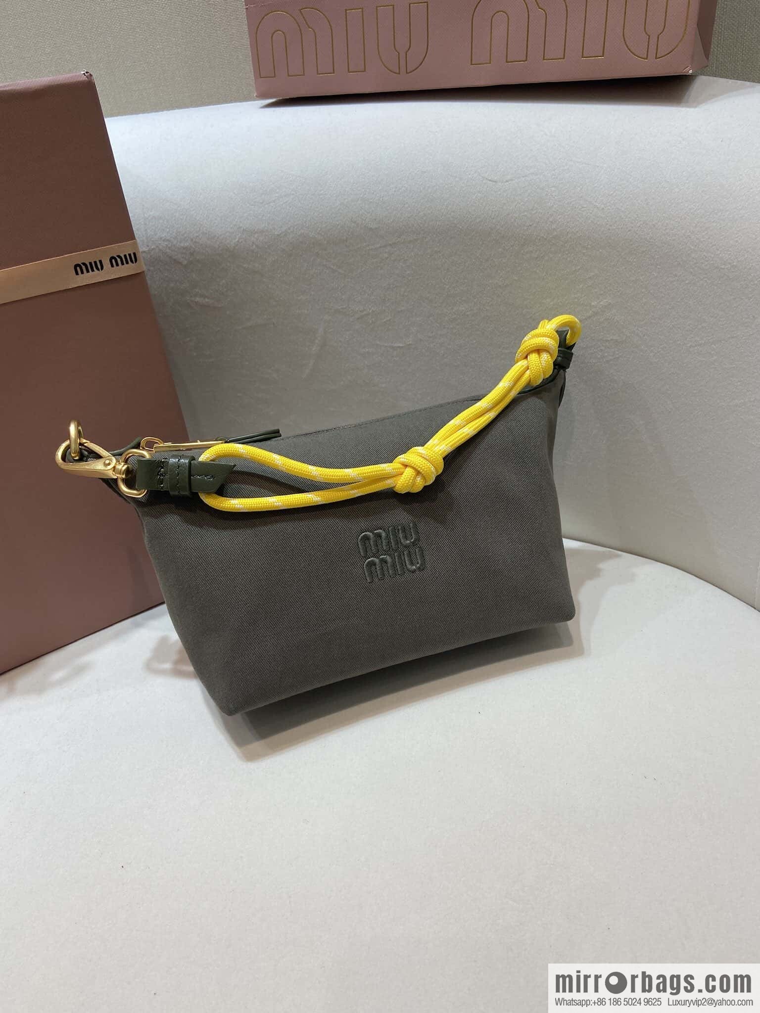 MIUMIU 🎉 new 🎉 5NE841 lunch bag 🎉🎉 green
