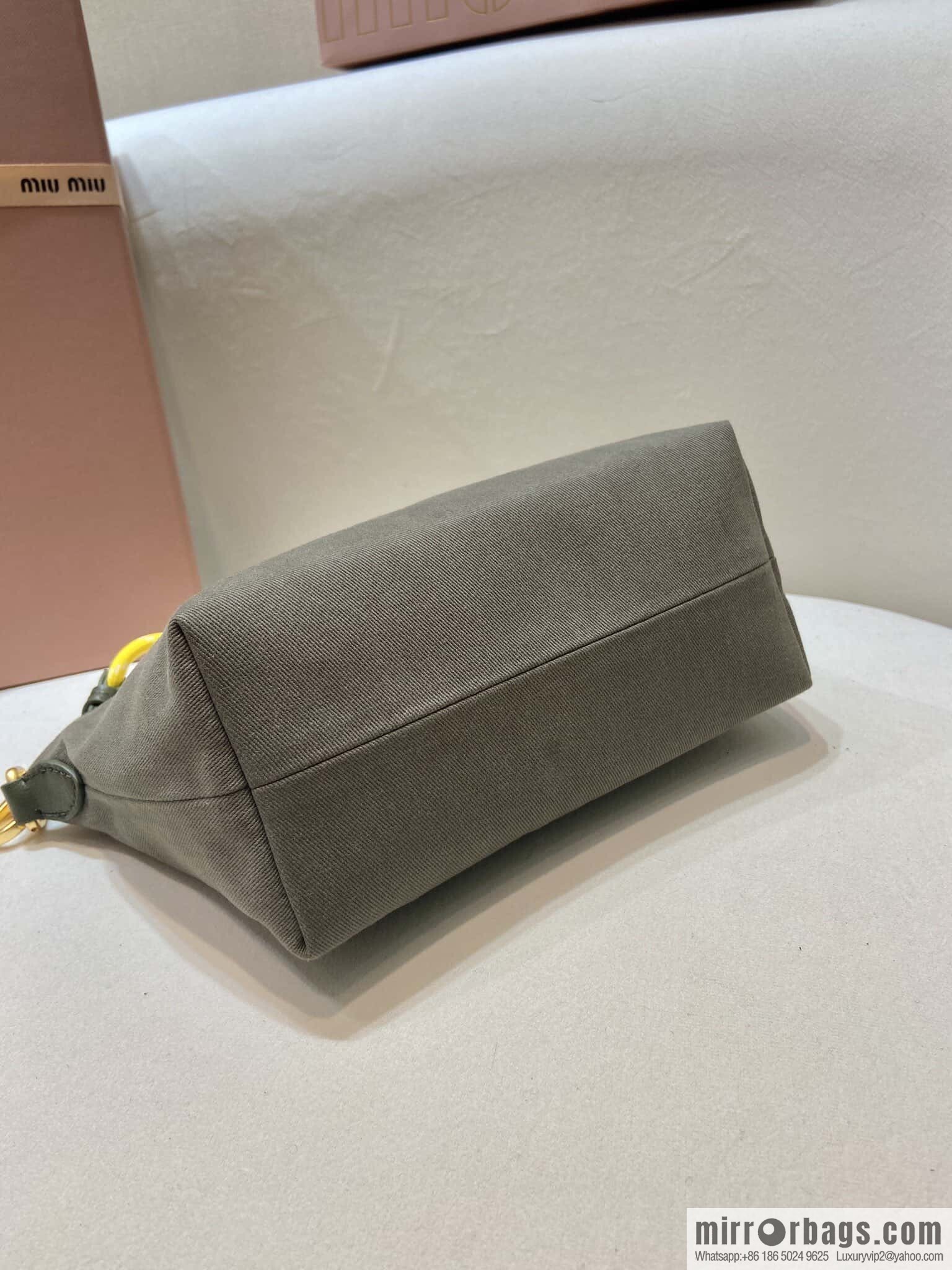 MIUMIU 🎉 new 🎉 5NE841 lunch bag 🎉🎉 green