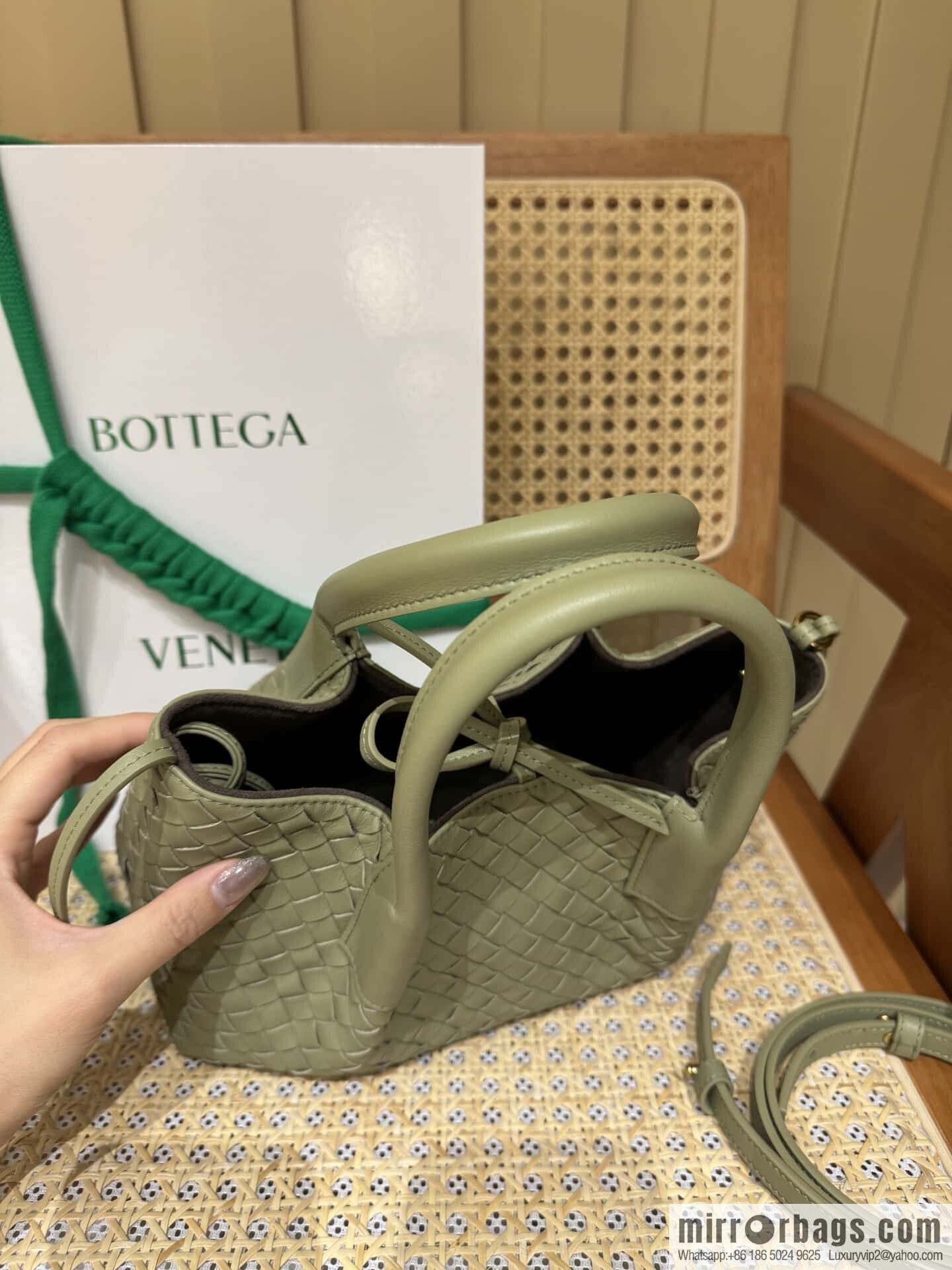BV small Pinacoteca tote bag, travertine green 819004