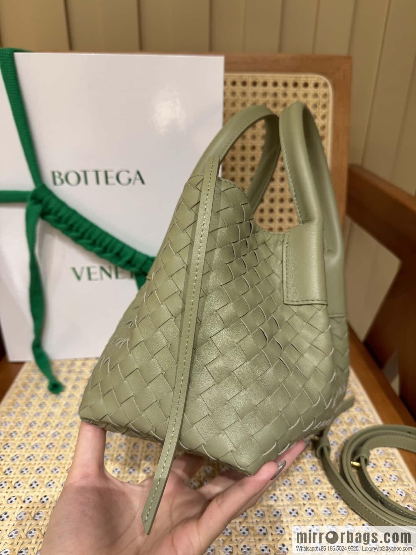 BV small Pinacoteca tote bag, travertine green 819004