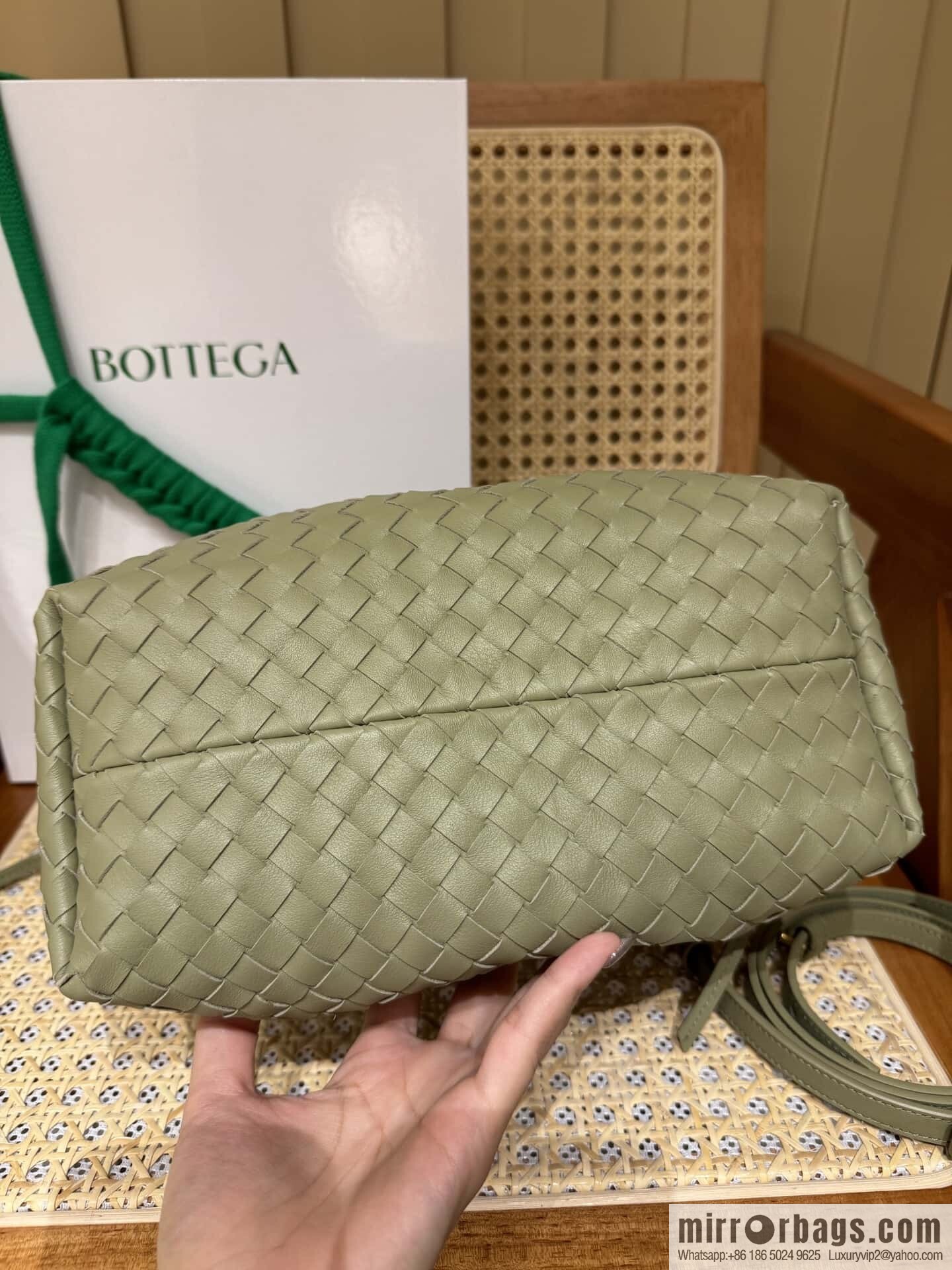 BV small Pinacoteca tote bag, travertine green 819004