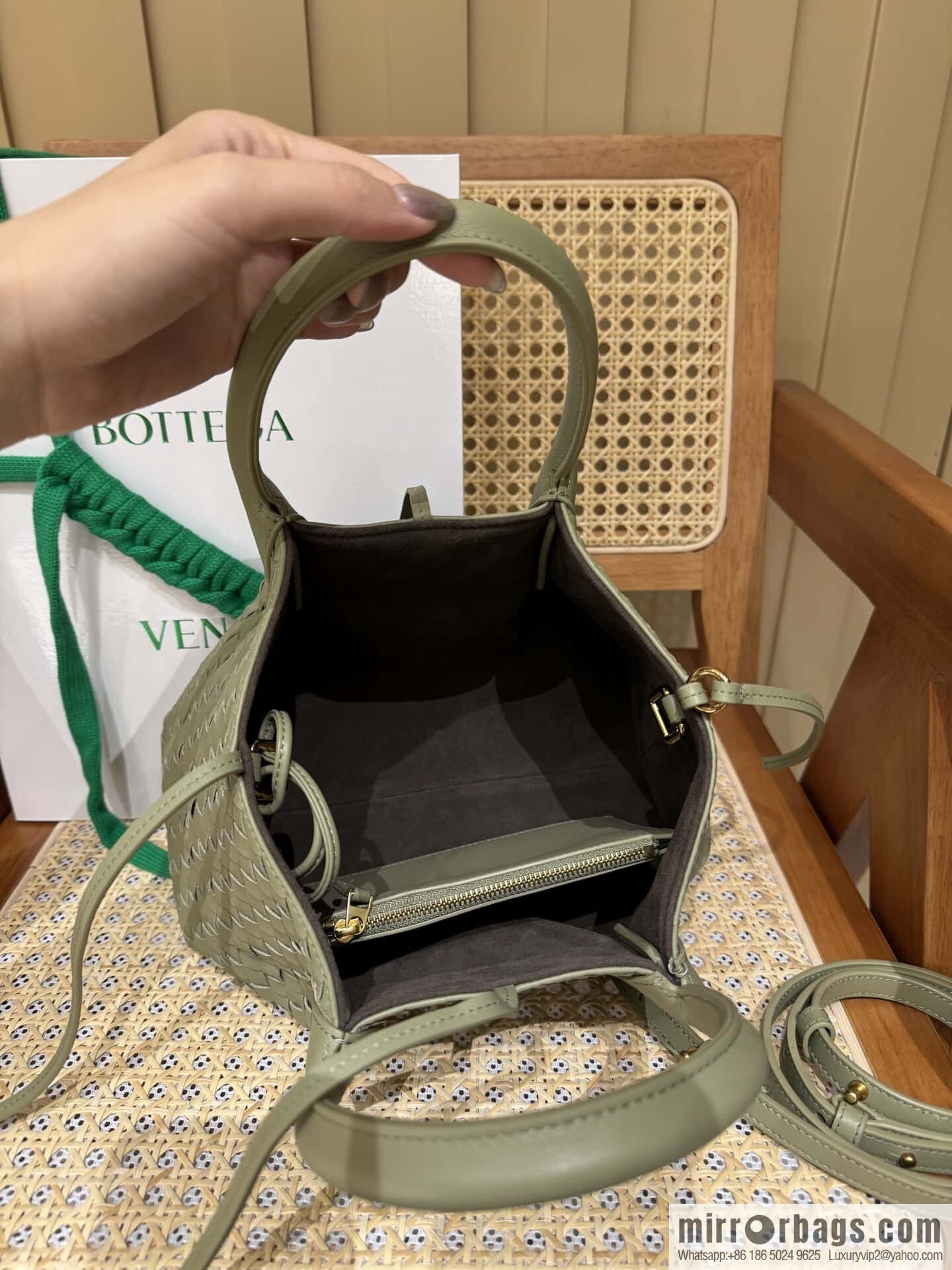 BV small Pinacoteca tote bag, travertine green 819004