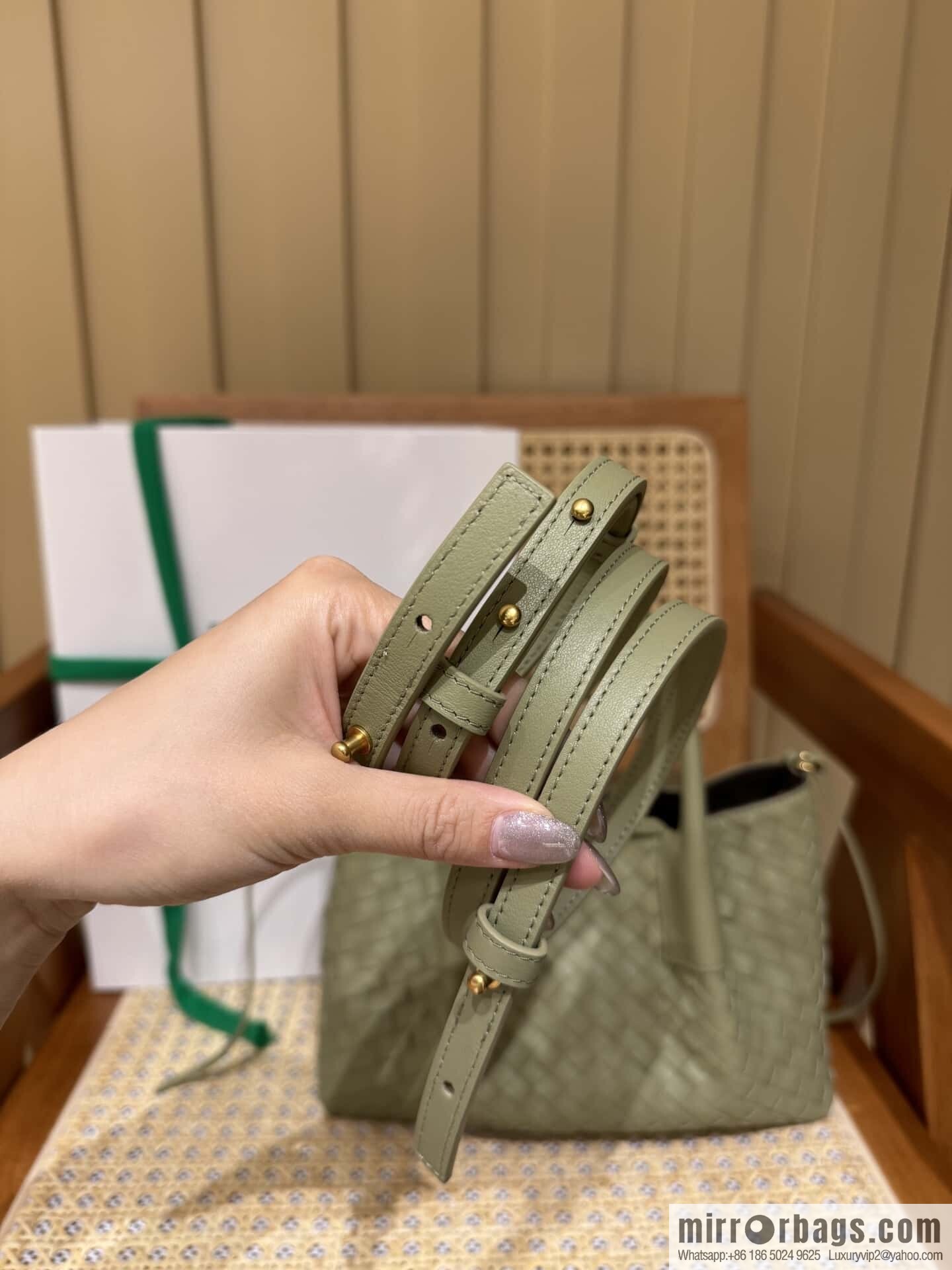 BV small Pinacoteca tote bag, travertine green 819004