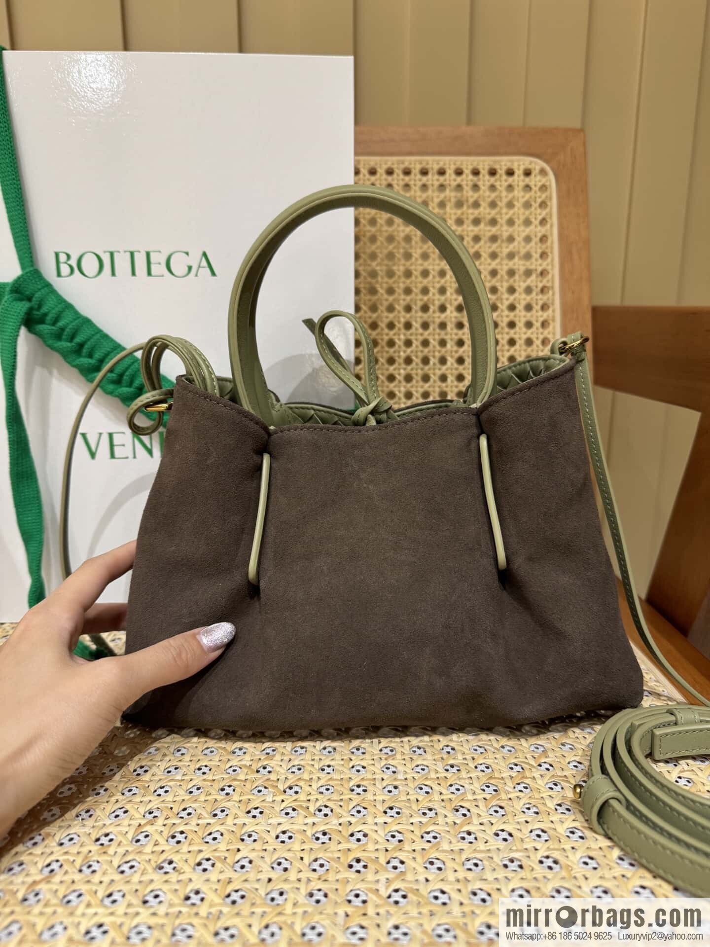 BV small Pinacoteca tote bag, travertine green 819004