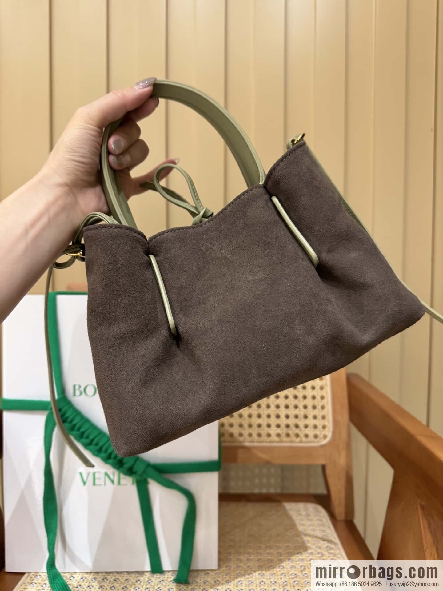 BV small Pinacoteca tote bag, travertine green 819004