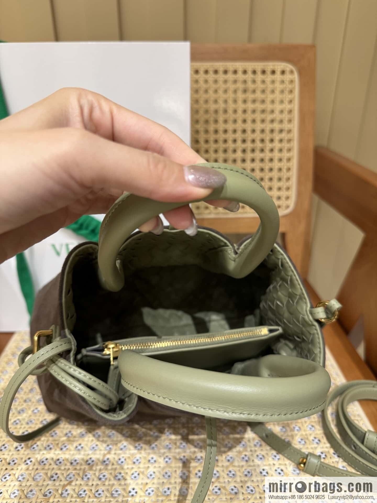 BV small Pinacoteca tote bag, travertine green 819004