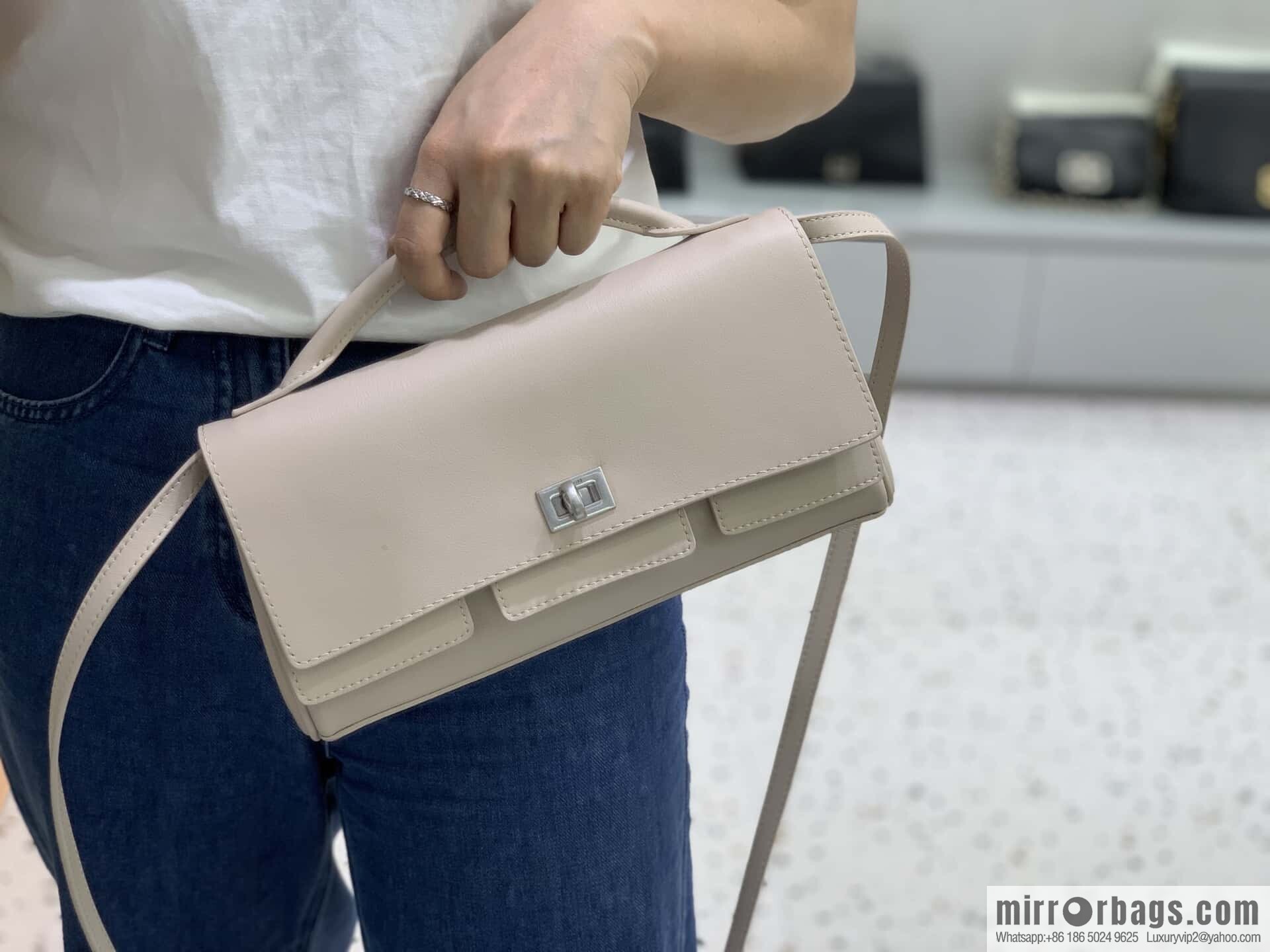 Balenciaga's new Bel Air Clutch flip clutch bag 843943 [light pink]