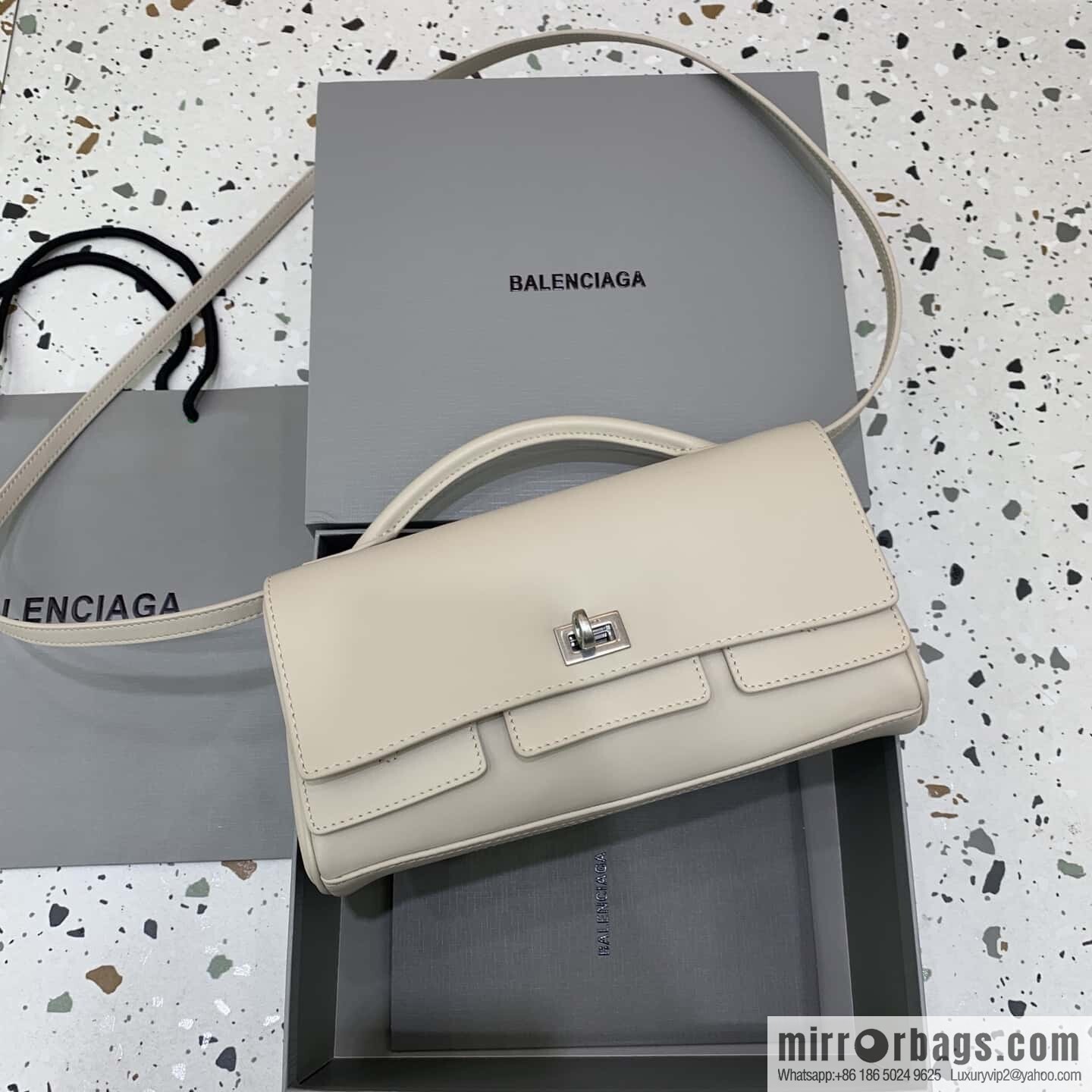 Balenciaga's new Bel Air Clutch flip clutch bag 843943 [light pink]