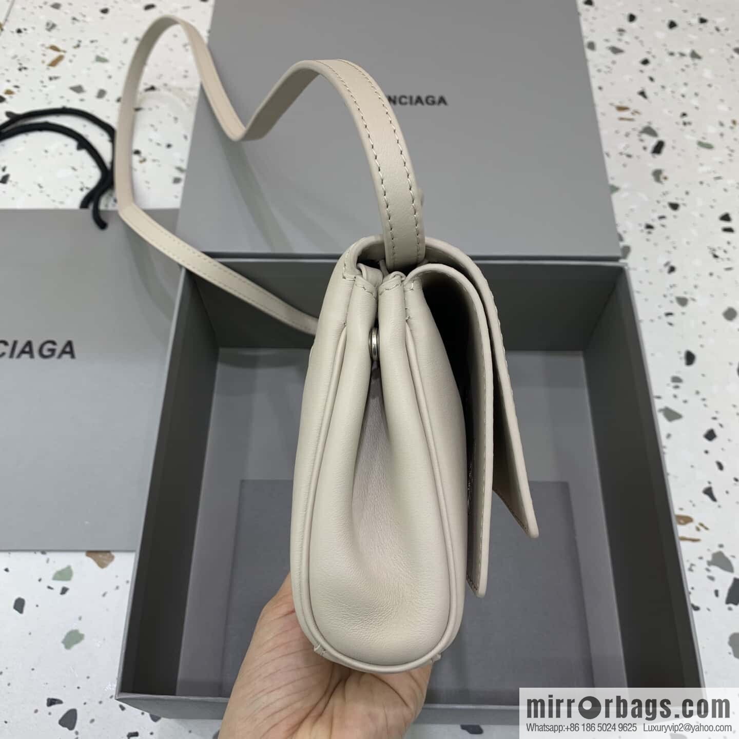 Balenciaga's new Bel Air Clutch flip clutch bag 843943 [light pink]