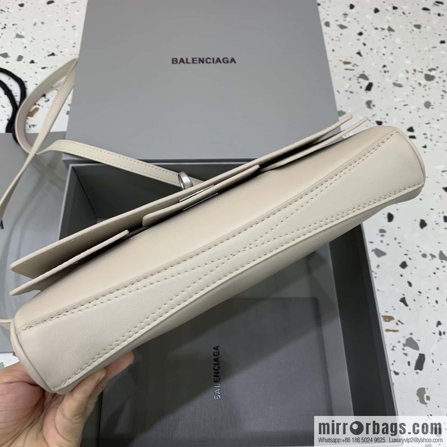 Balenciaga's new Bel Air Clutch flip clutch bag 843943 [light pink]