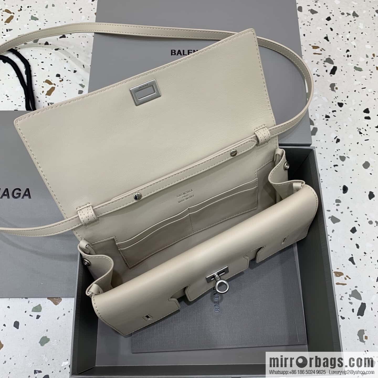 Balenciaga's new Bel Air Clutch flip clutch bag 843943 [light pink]