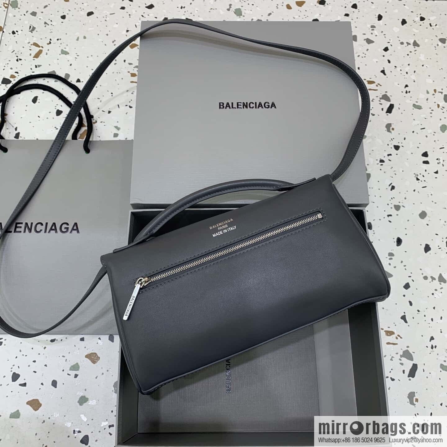 Balenciaga's new Bel Air Clutch clamshell clutch bag 843943 [dark gray]