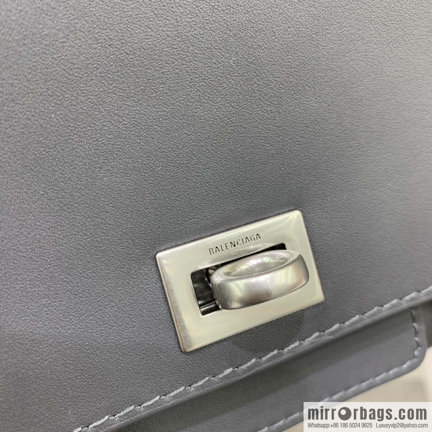 Balenciaga's new Bel Air Clutch clamshell clutch bag 843943 [dark gray]