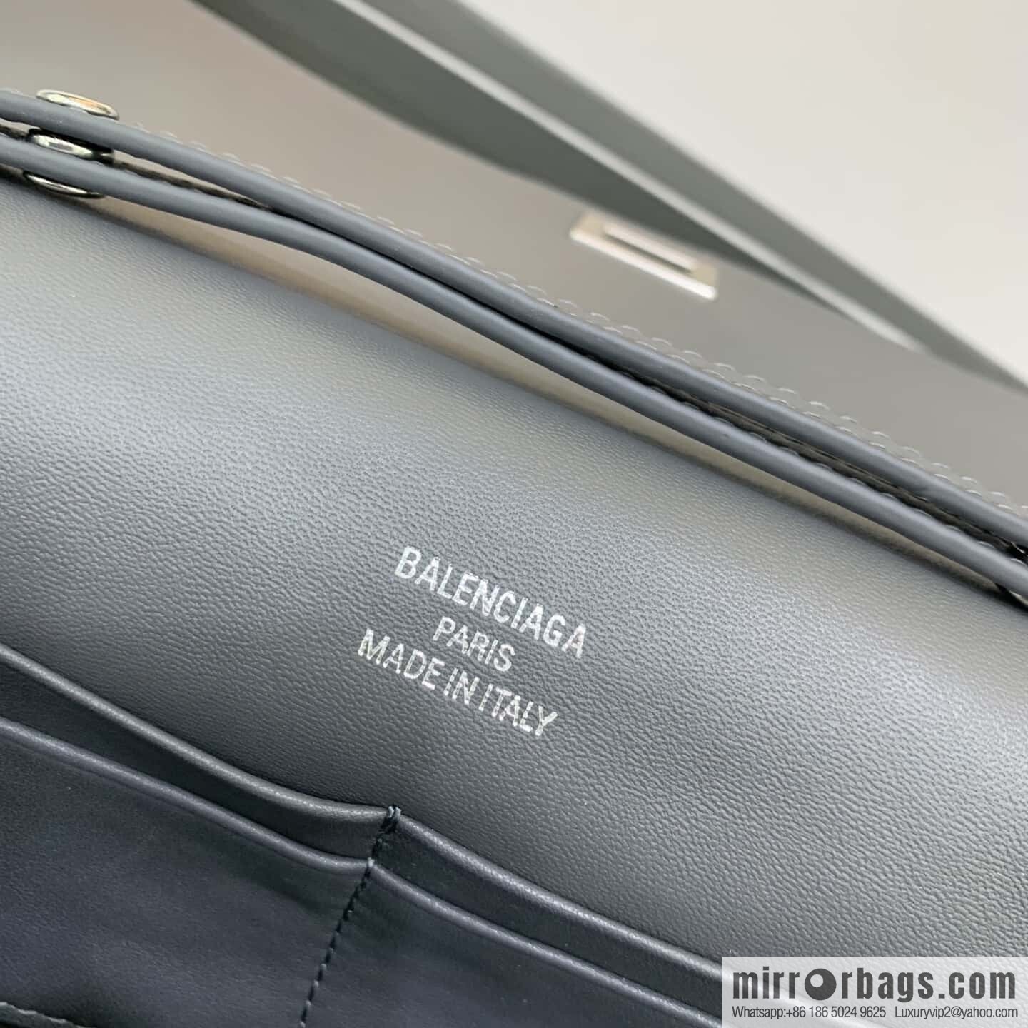 Balenciaga's new Bel Air Clutch clamshell clutch bag 843943 [dark gray]