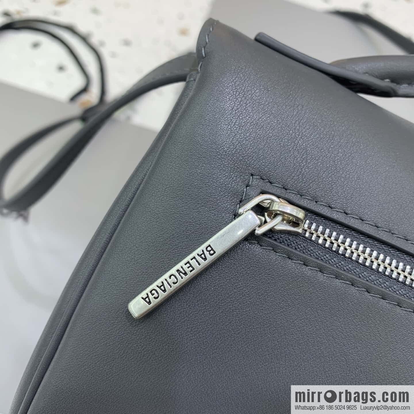 Balenciaga's new Bel Air Clutch clamshell clutch bag 843943 [dark gray]