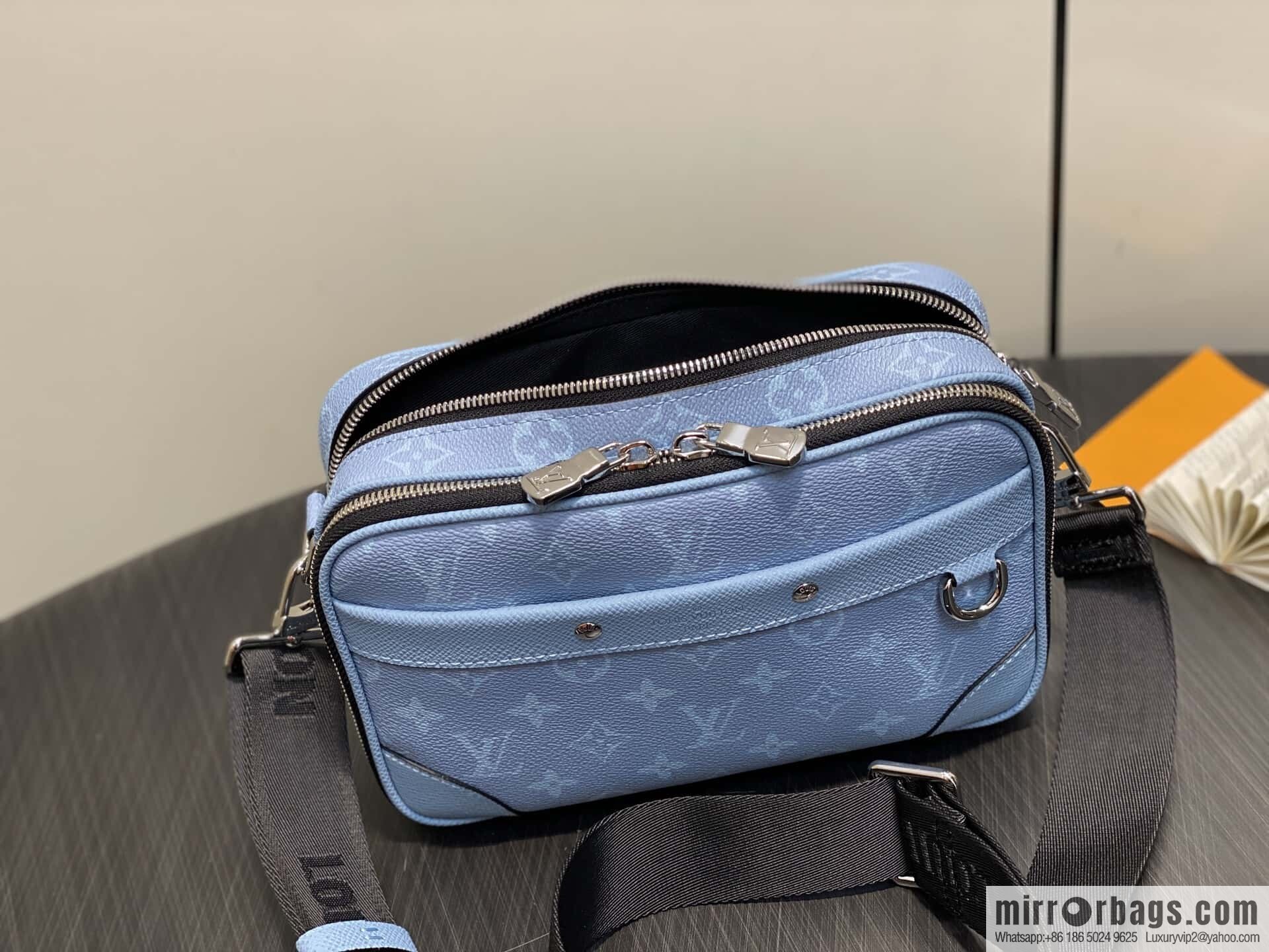 [Boutique‑grade] M14073 light blue, men's bag messenger bag ALPHA messenger bag