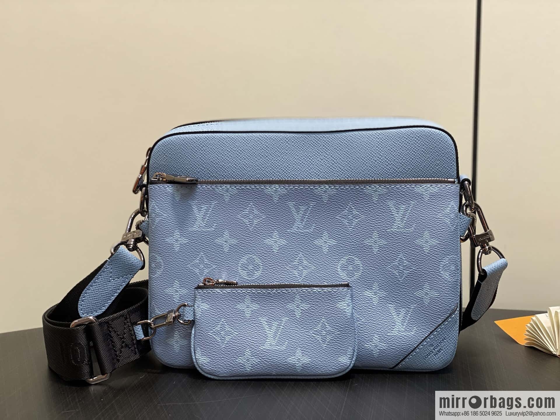 [Boutique‑grade] M14069 light blue, men's bag messenger bag three-piece TRIO messenger bag