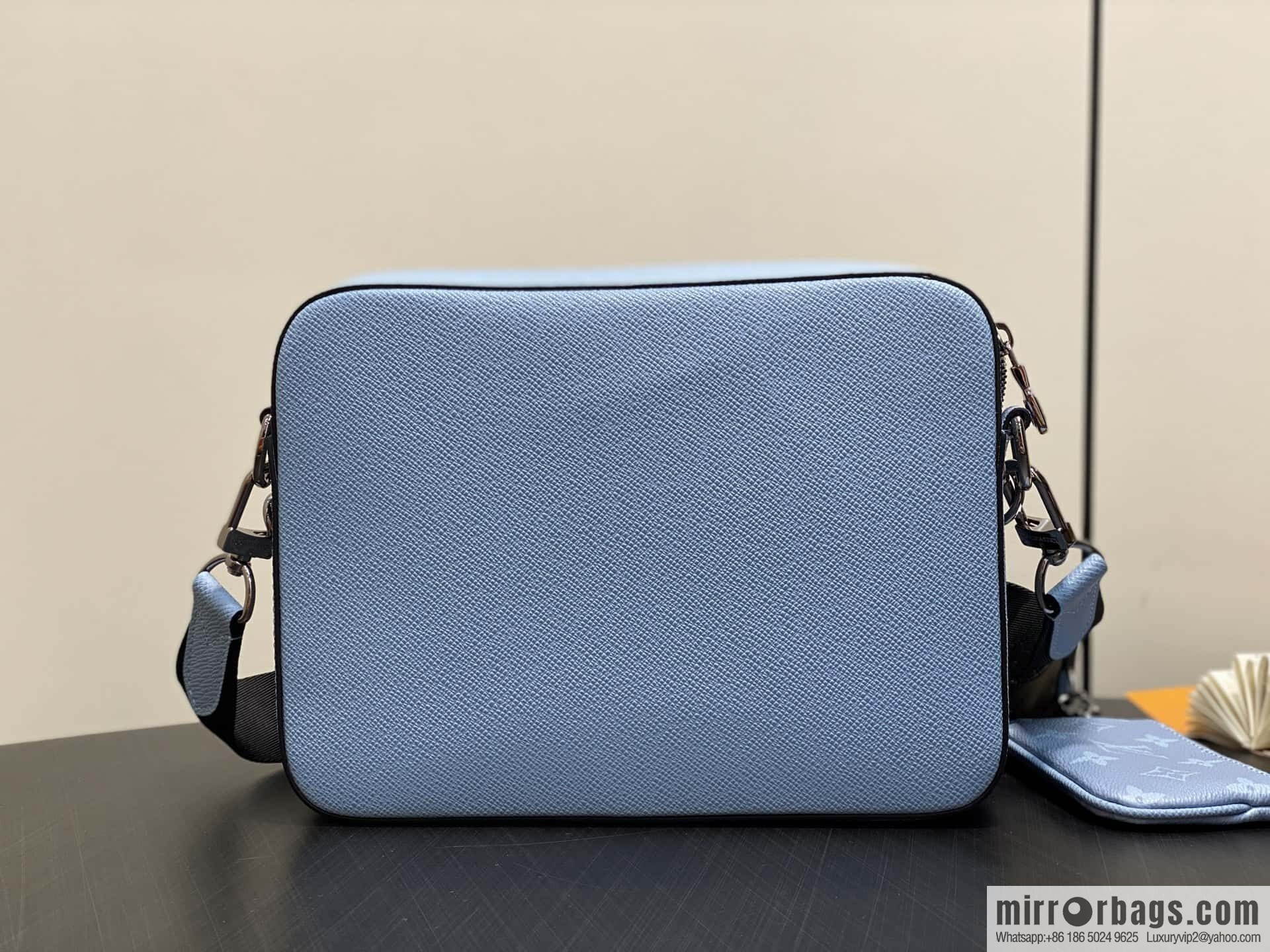 [Boutique‑grade] M14069 light blue, men's bag messenger bag three-piece TRIO messenger bag