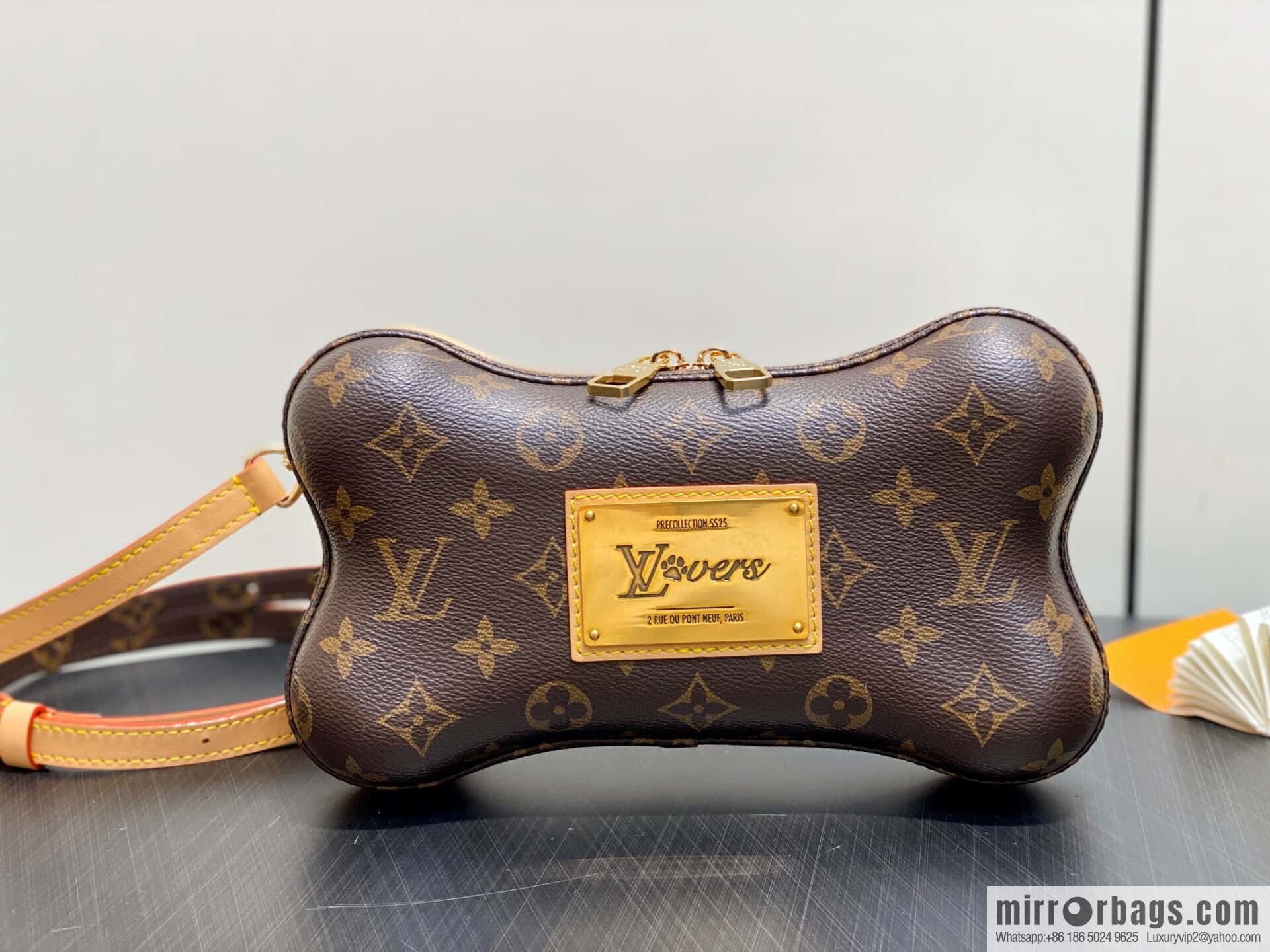 [Boutique‑grade] M12615 presbyopia, bone bag BONE mini handbag Bone mini handbag