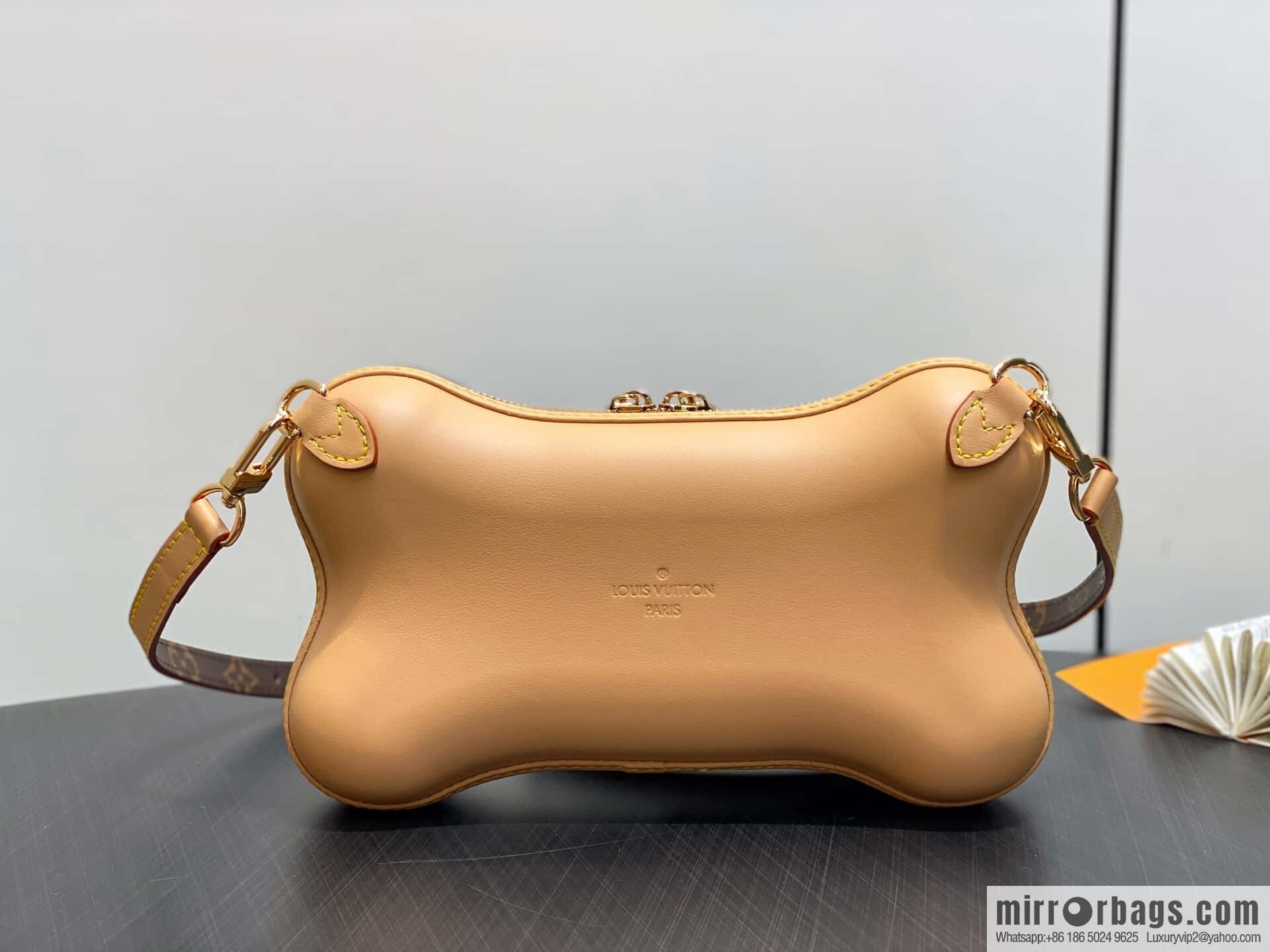 [Boutique‑grade] M12615 presbyopia, bone bag BONE mini handbag Bone mini handbag