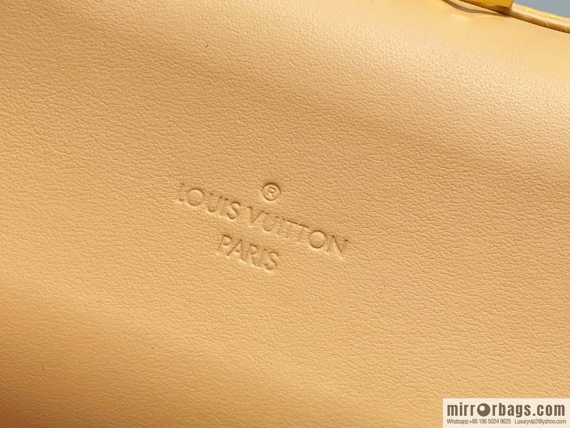[Boutique‑grade] M12615 presbyopia, bone bag BONE mini handbag Bone mini handbag