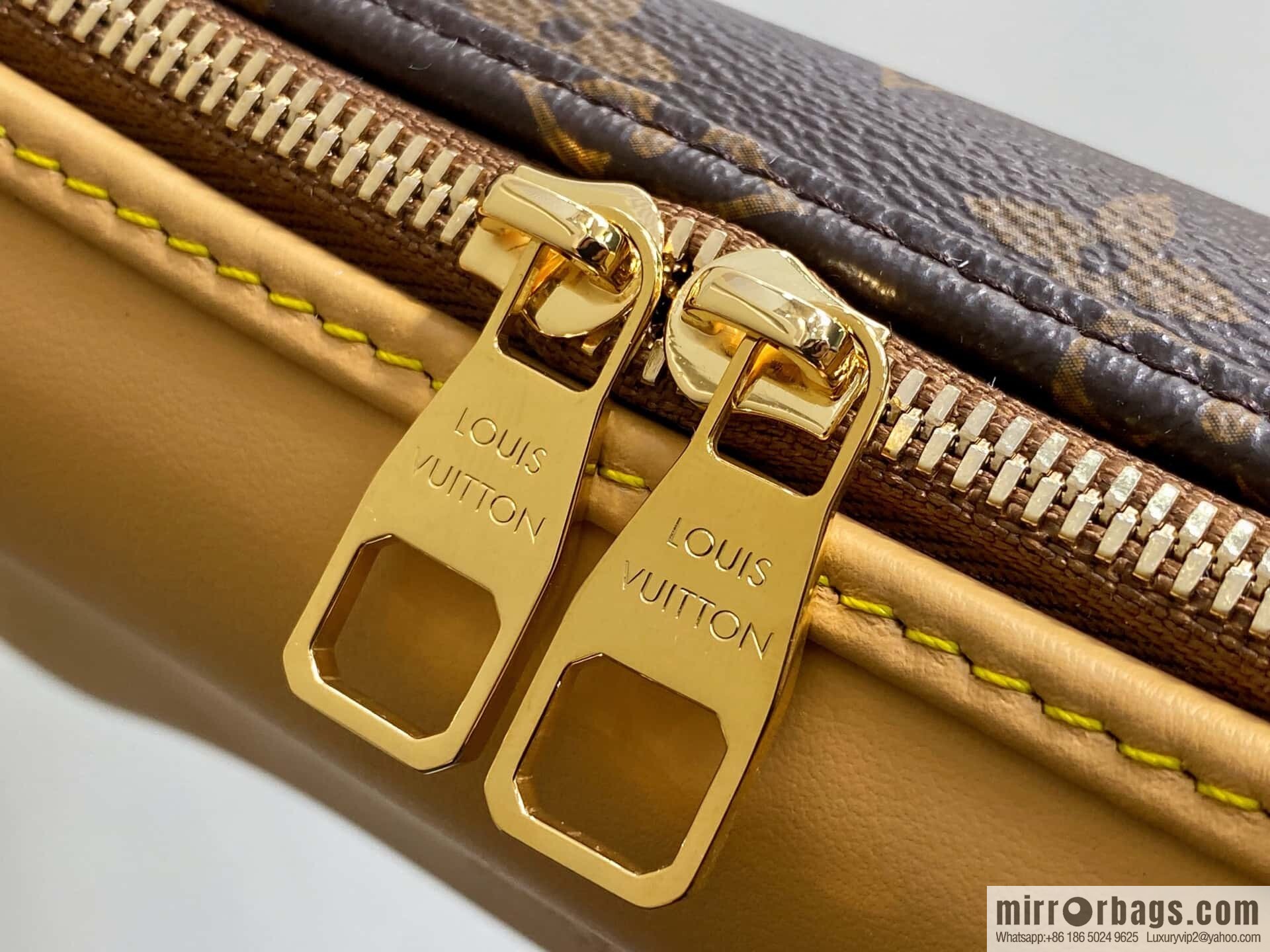 [Boutique‑grade] M12615 presbyopia, bone bag BONE mini handbag Bone mini handbag