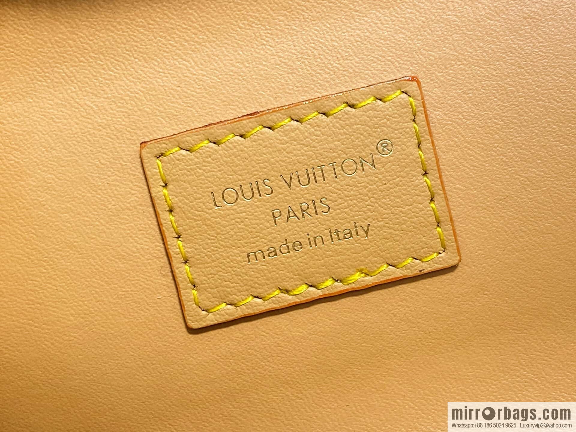 [Boutique‑grade] M12615 presbyopia, bone bag BONE mini handbag Bone mini handbag