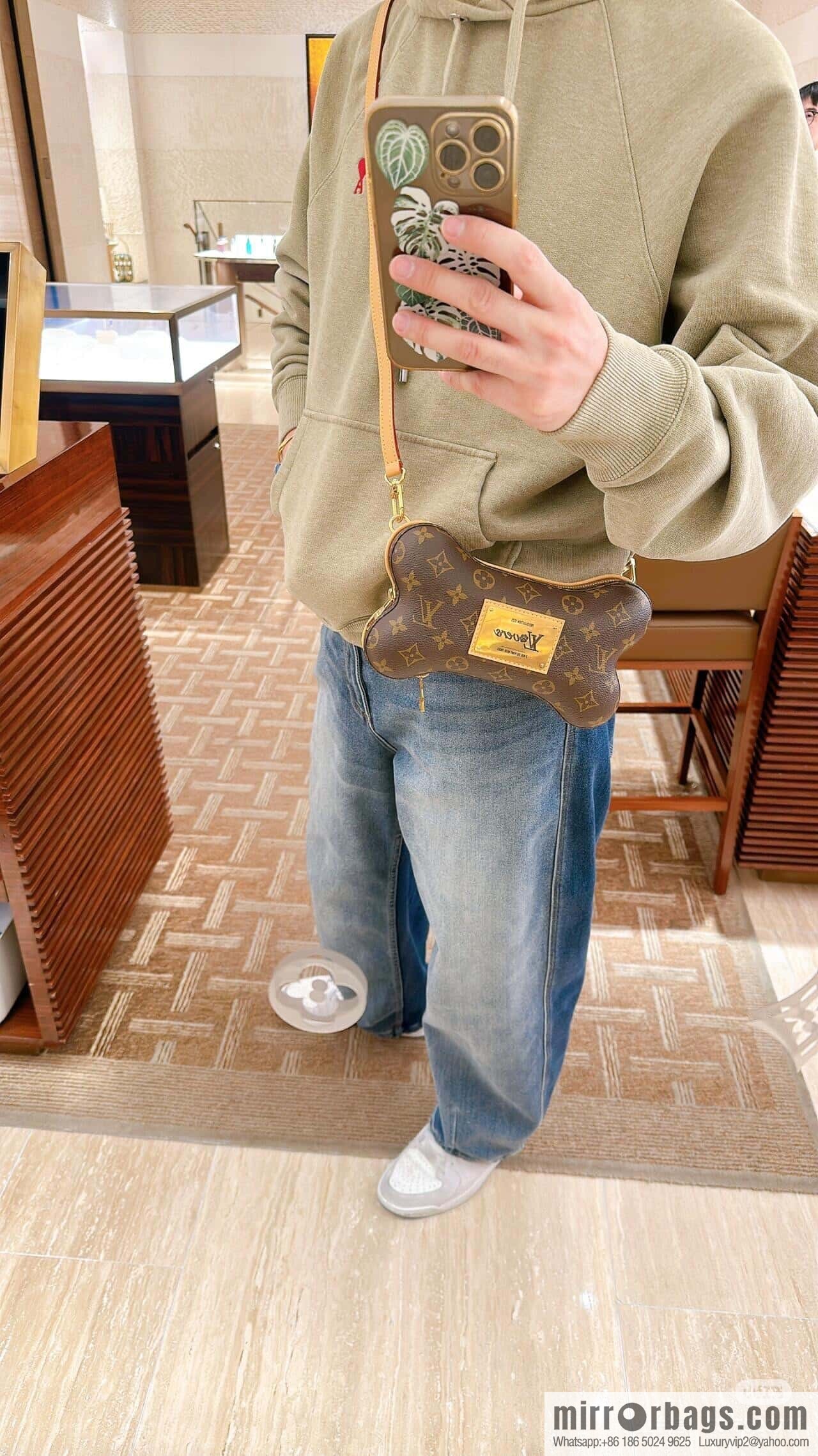 [Boutique‑grade] M12615 presbyopia, bone bag BONE mini handbag Bone mini handbag