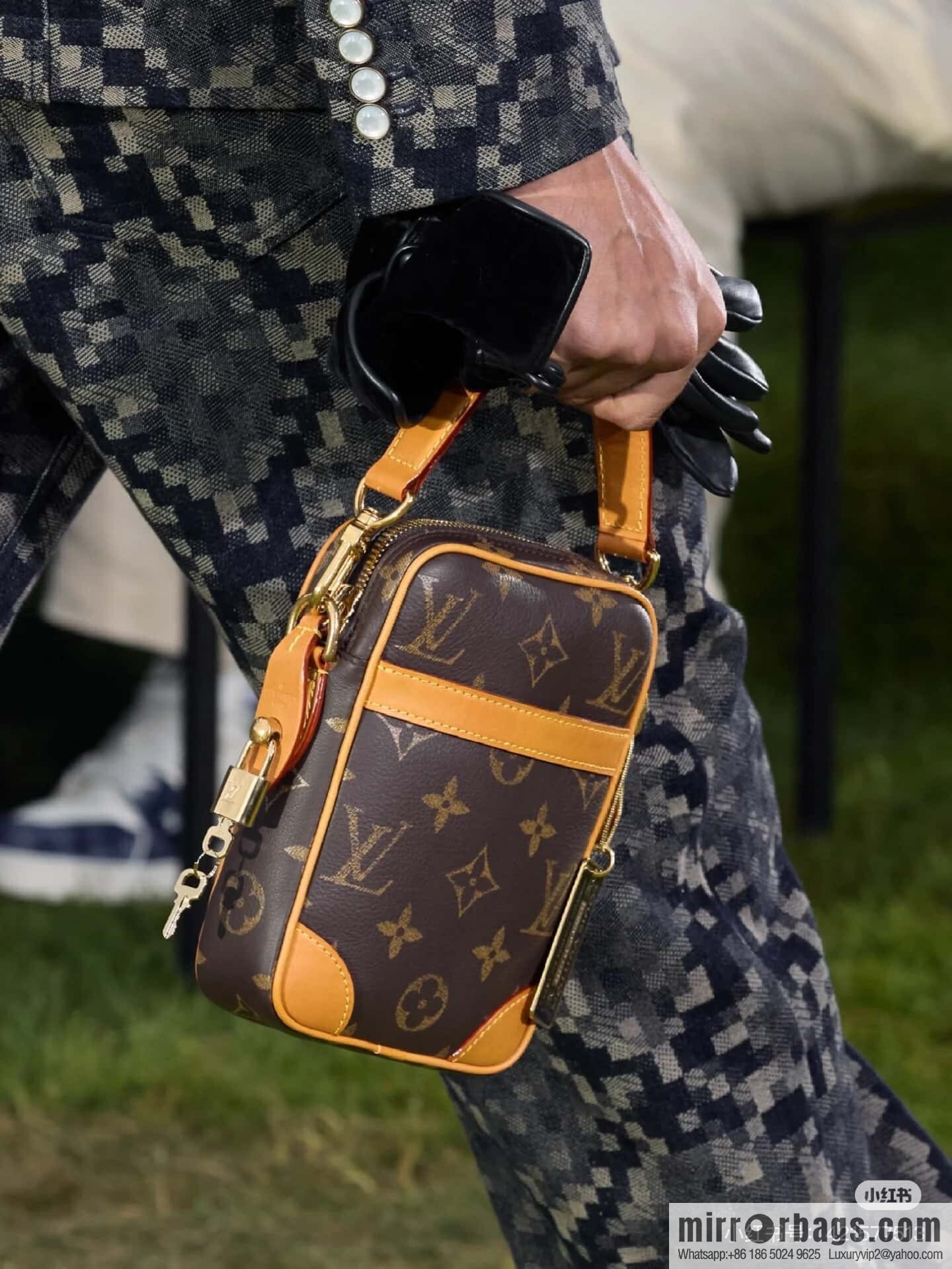 [Premium‑quality] M14106 presbyopia full leather, retro men's bag, mailman bag, Danube messenger bag, in the spring and summer of 2024 series