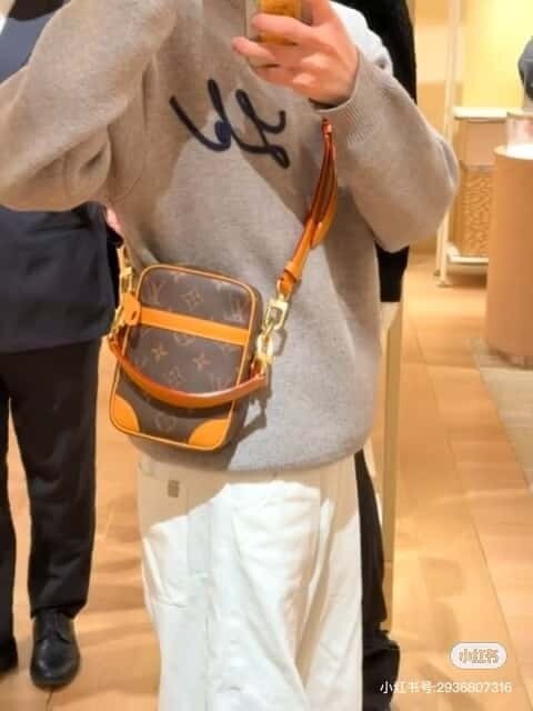 [Premium‑quality] M14106 presbyopia full leather, retro men's bag, mailman bag, Danube messenger bag, in the spring and summer of 2024 series