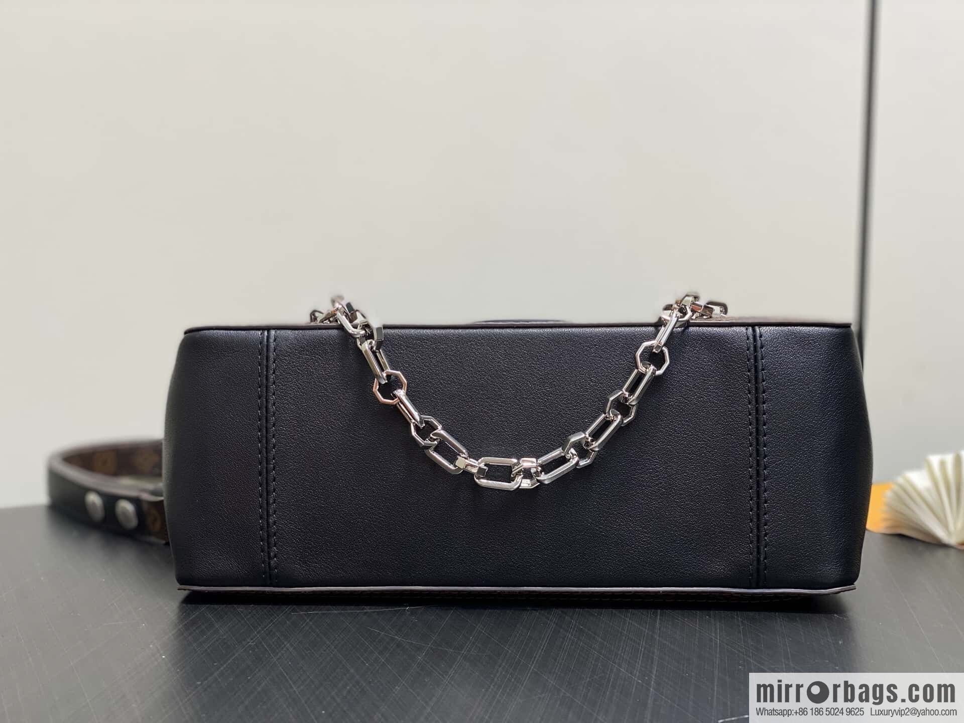 [Boutique‑grade] M13450 presbyopia black, full leather Daphne DAUPHINE SOFT medium handbag