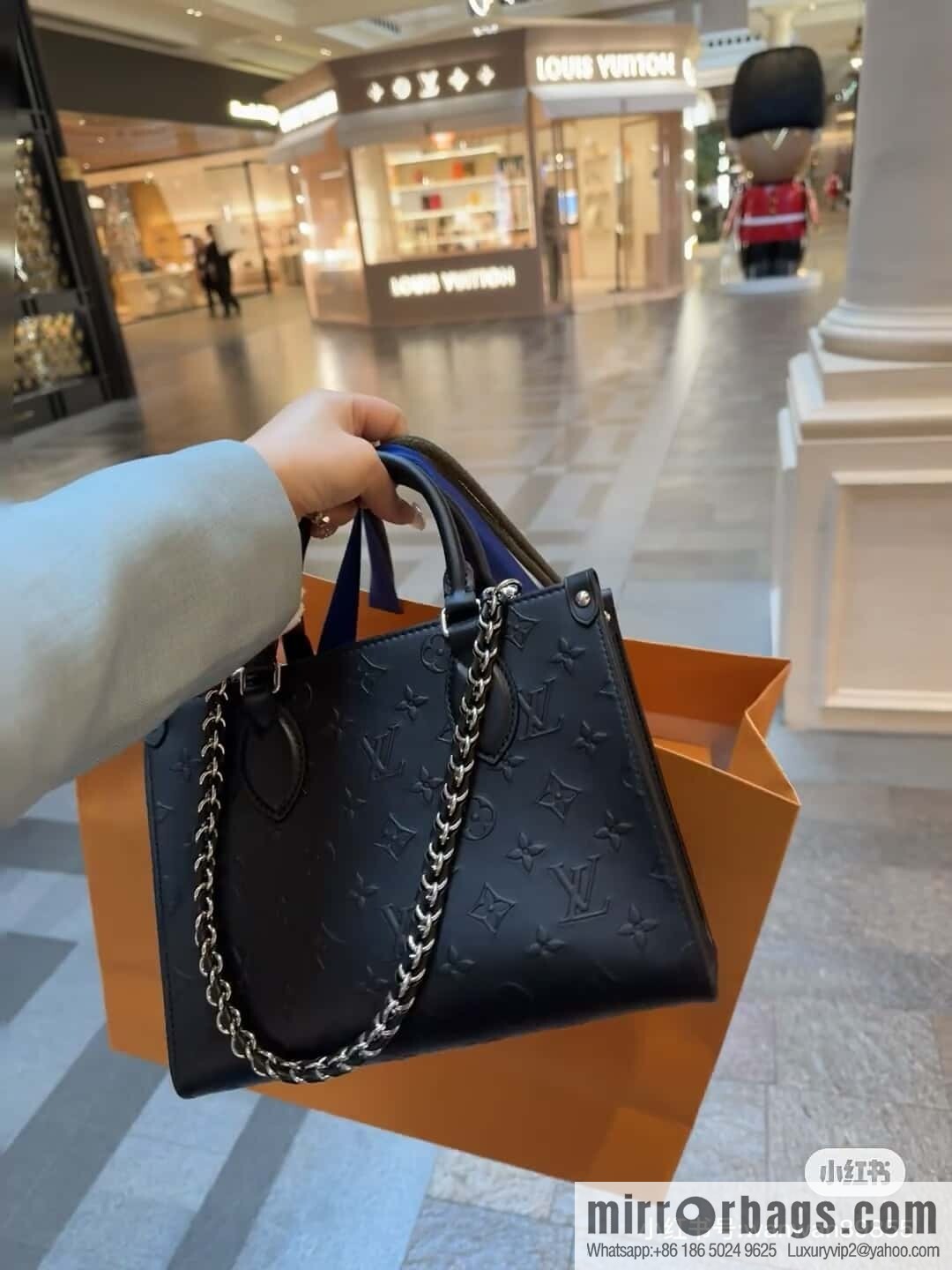[Boutique‑grade] M13576 black, full leather square bag ONTHEGO small handbag