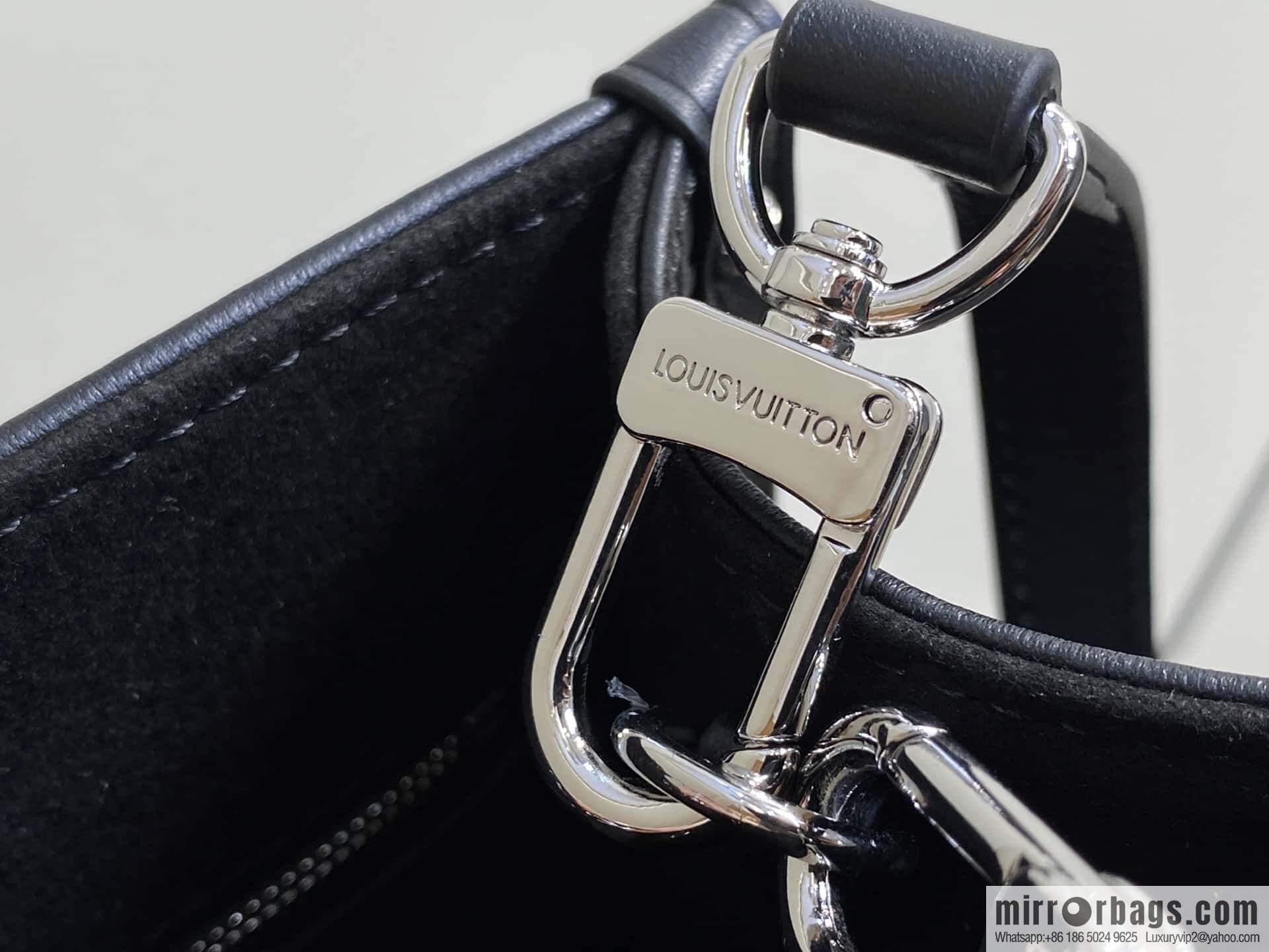 [Boutique‑grade] M13576 black, full leather square bag ONTHEGO small handbag