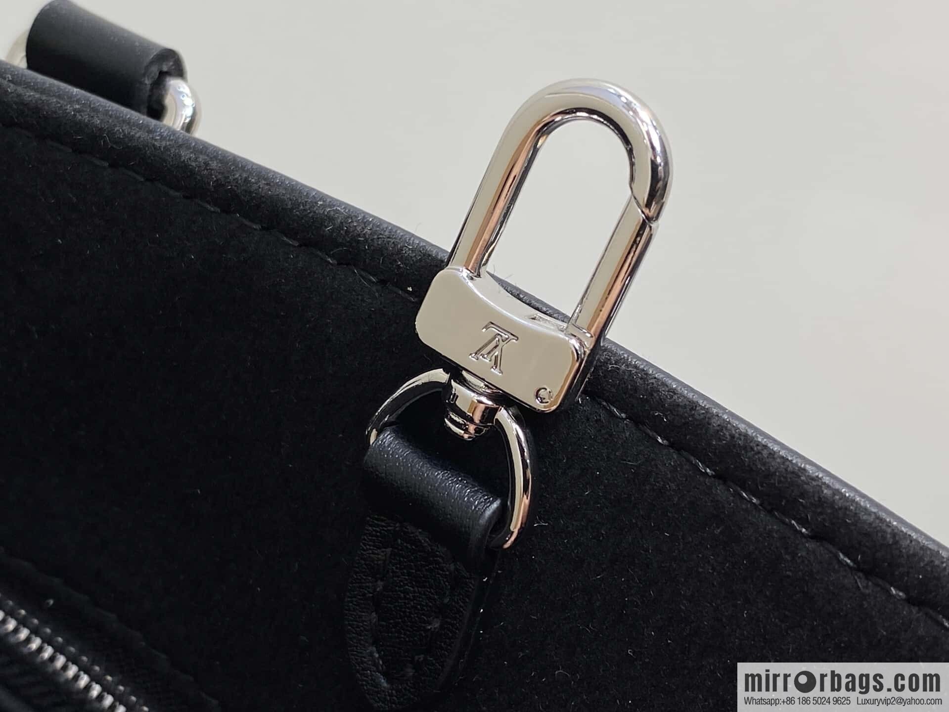 [Boutique‑grade] M13576 black, full leather square bag ONTHEGO small handbag