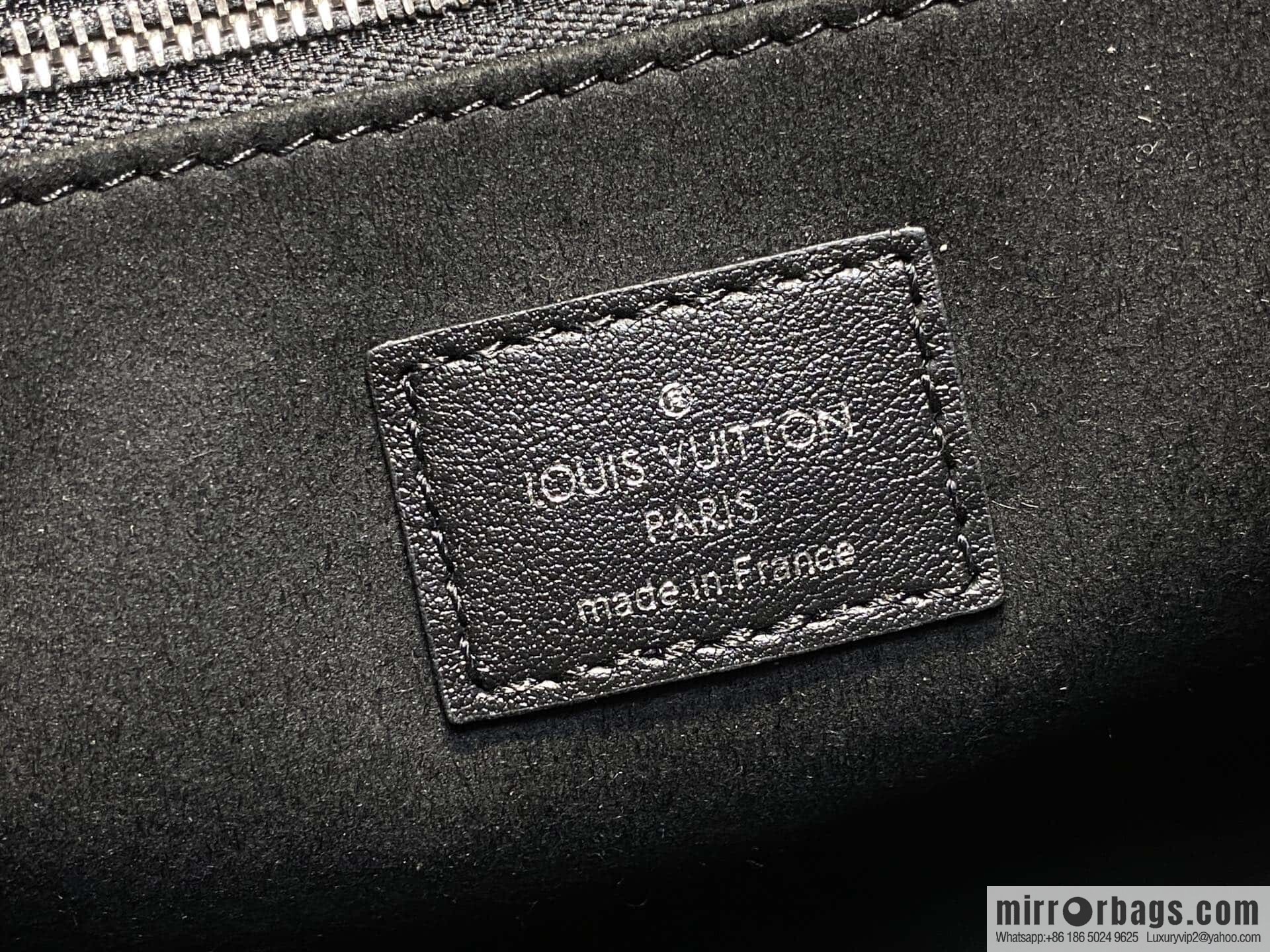 [Boutique‑grade] M13576 black, full leather square bag ONTHEGO small handbag