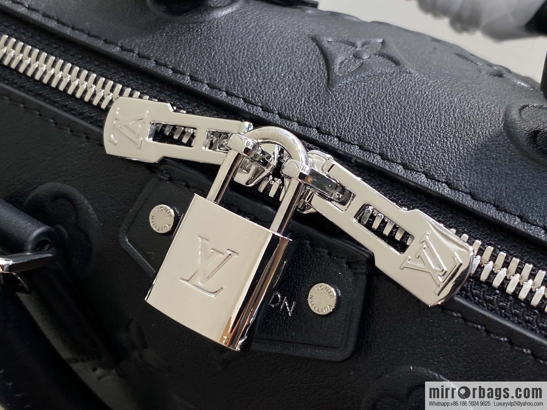 [Boutique‑grade] M14575 black, full leather speedy pillow bag SPEEDY TRUNK 20 handbag