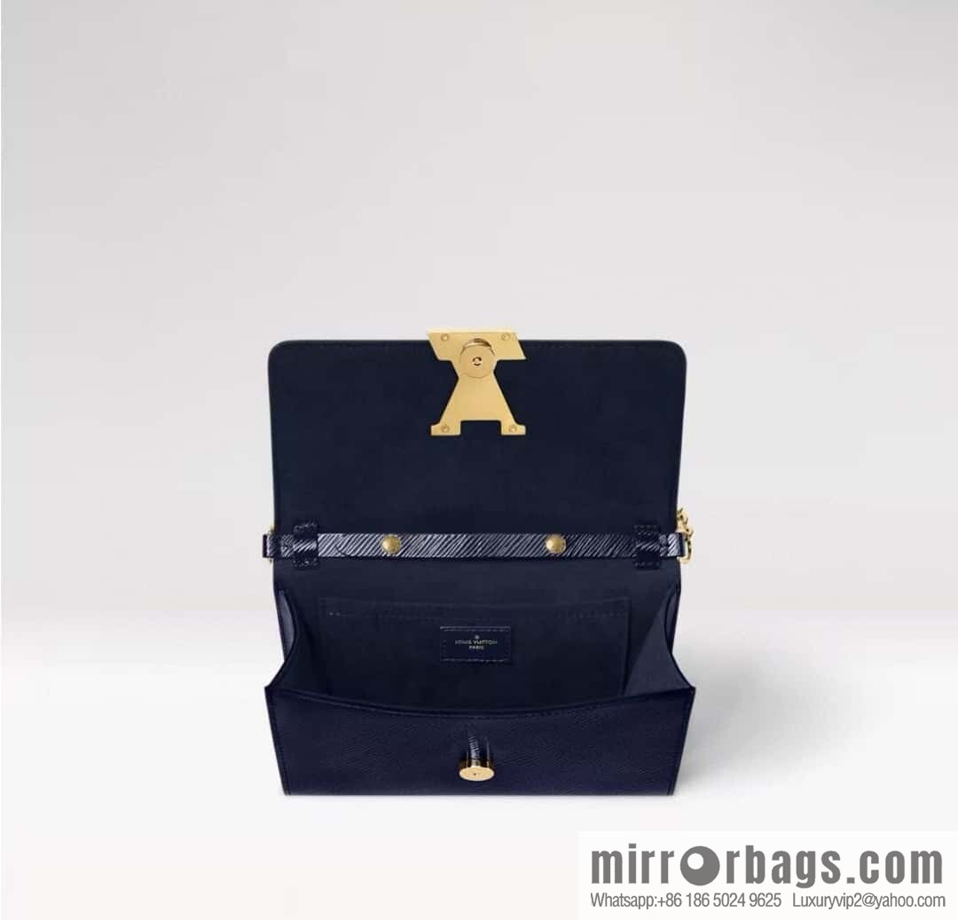 [Boutique‑grade] M13165 blue patent leather water ripple, chain bag sbwPochette Louise chain bag
