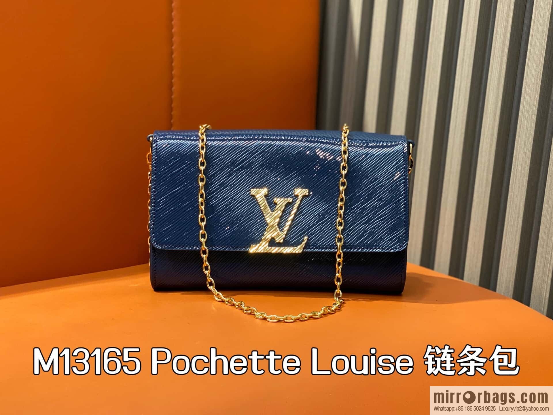 [Boutique‑grade] M13165 blue patent leather water ripple, chain bag sbwPochette Louise chain bag
