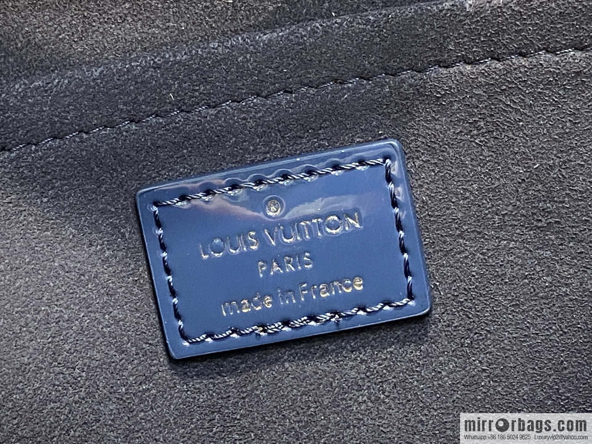 [Boutique‑grade] M13165 blue patent leather water ripple, chain bag sbwPochette Louise chain bag