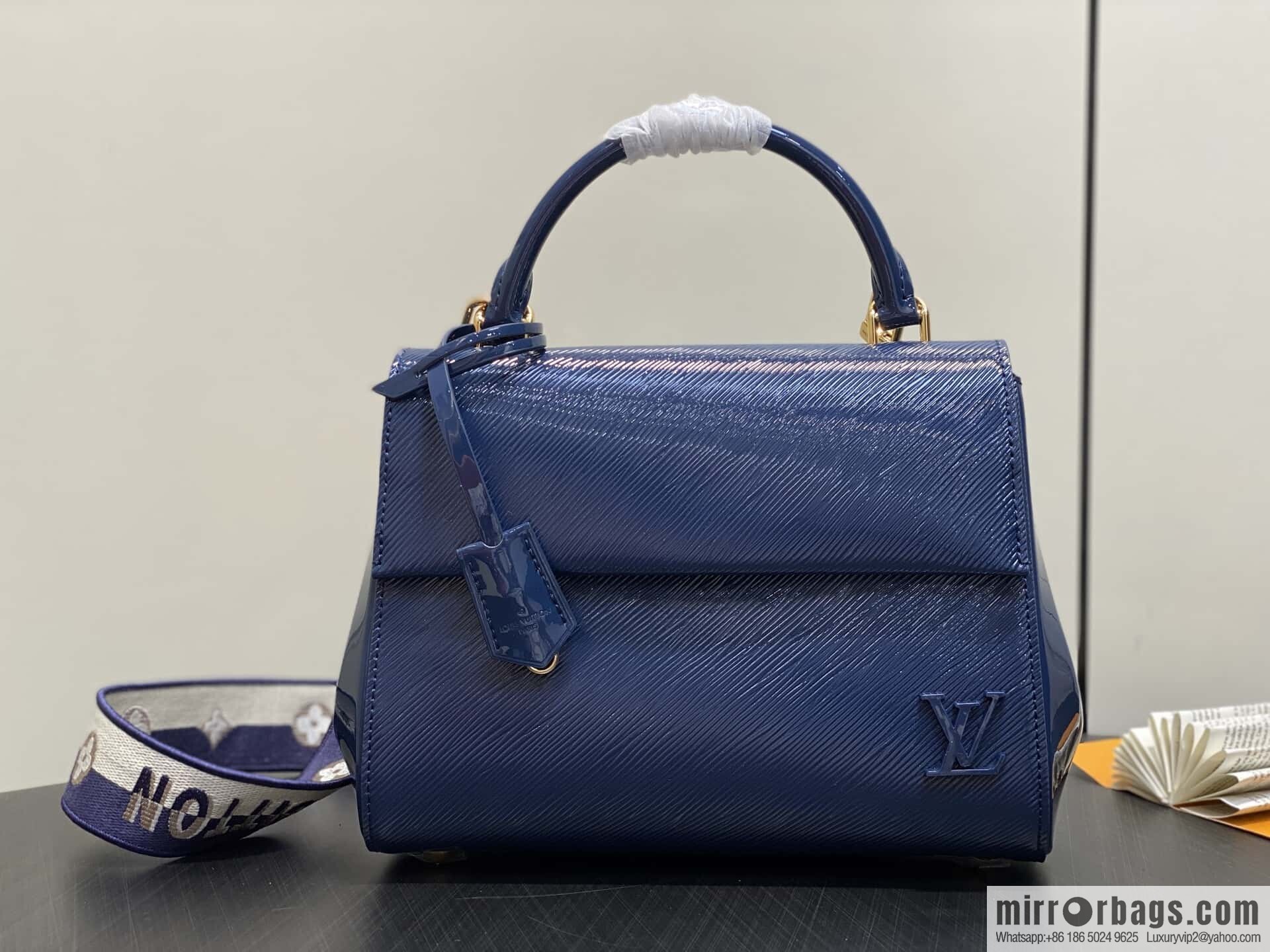 [Boutique‑grade] M59134 blue patent leather, water ripple handbag series CLUNY BB handbag