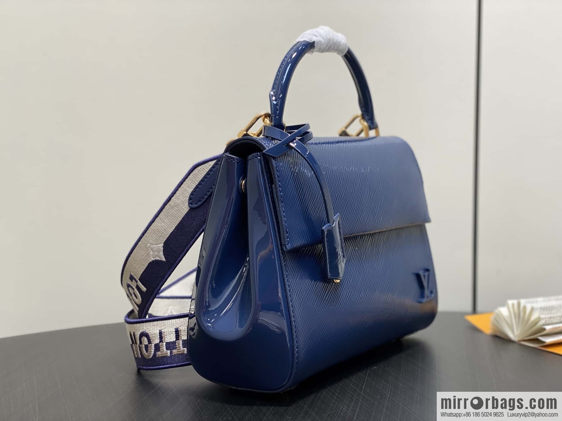 [Boutique‑grade] M59134 blue patent leather, water ripple handbag series CLUNY BB handbag