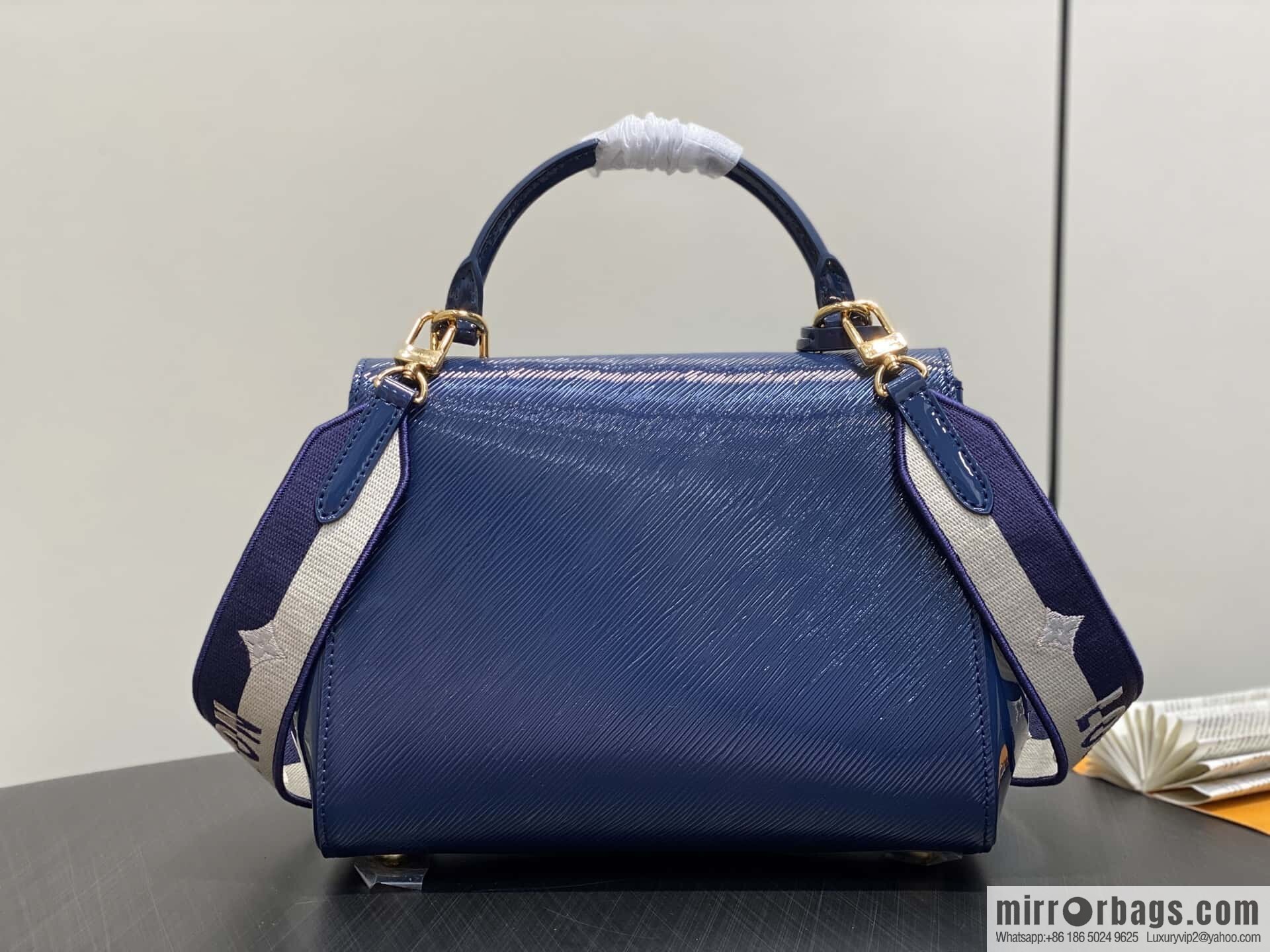 [Boutique‑grade] M59134 blue patent leather, water ripple handbag series CLUNY BB handbag