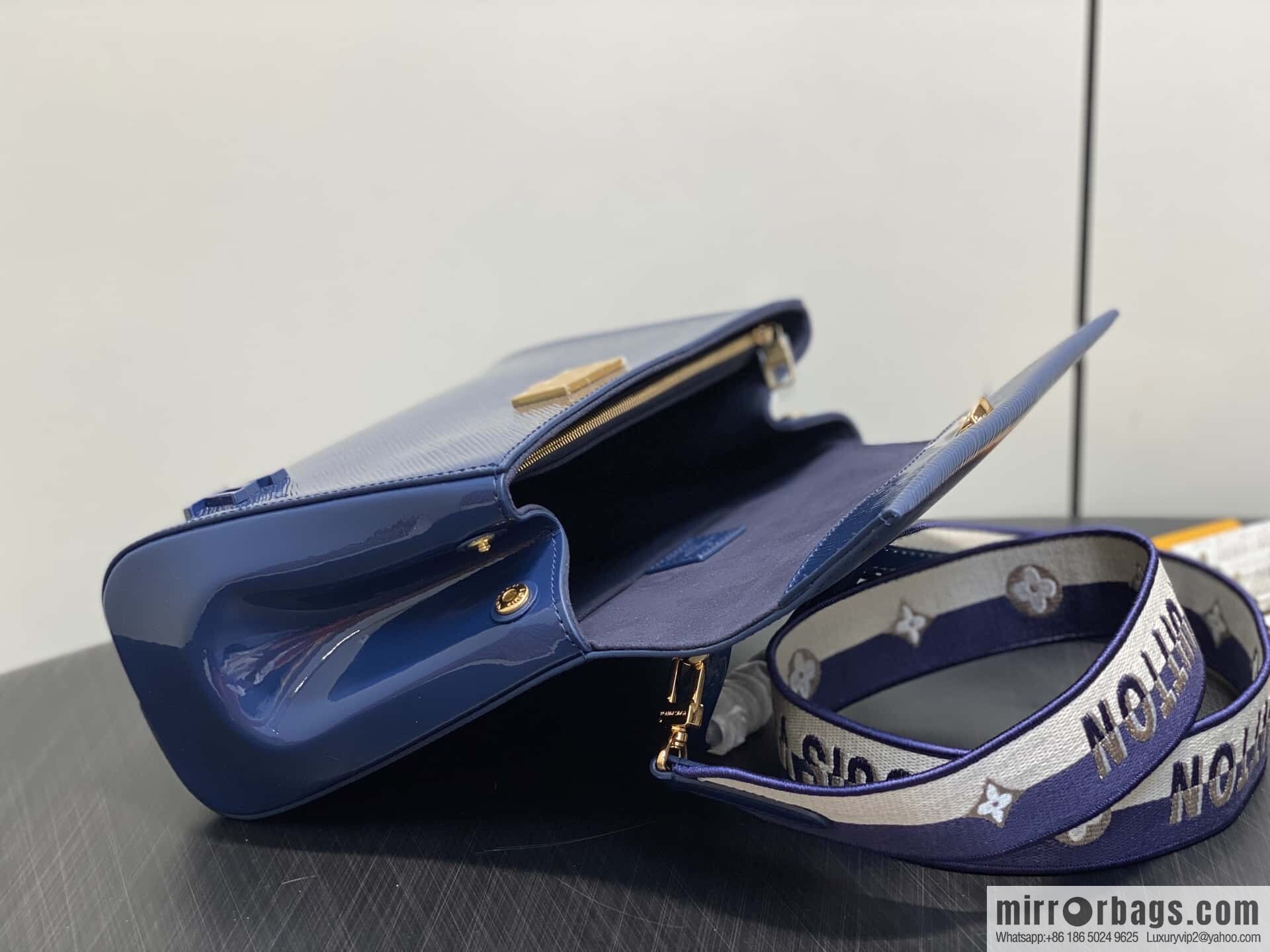 [Boutique‑grade] M59134 blue patent leather, water ripple handbag series CLUNY BB handbag
