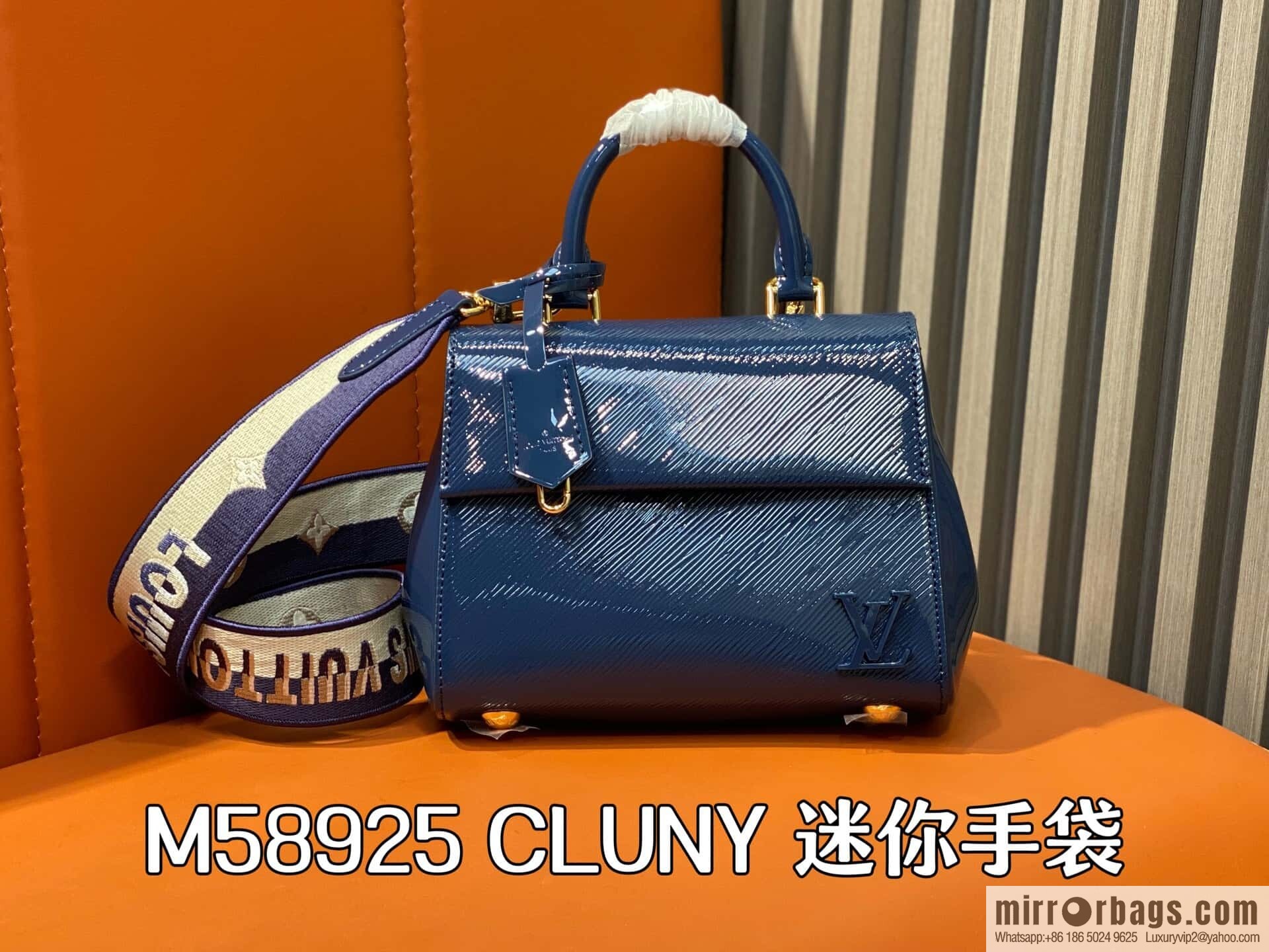 [Boutique‑grade] M58925 blue patent leather, water ripple handbag series CLUNY mini handbag