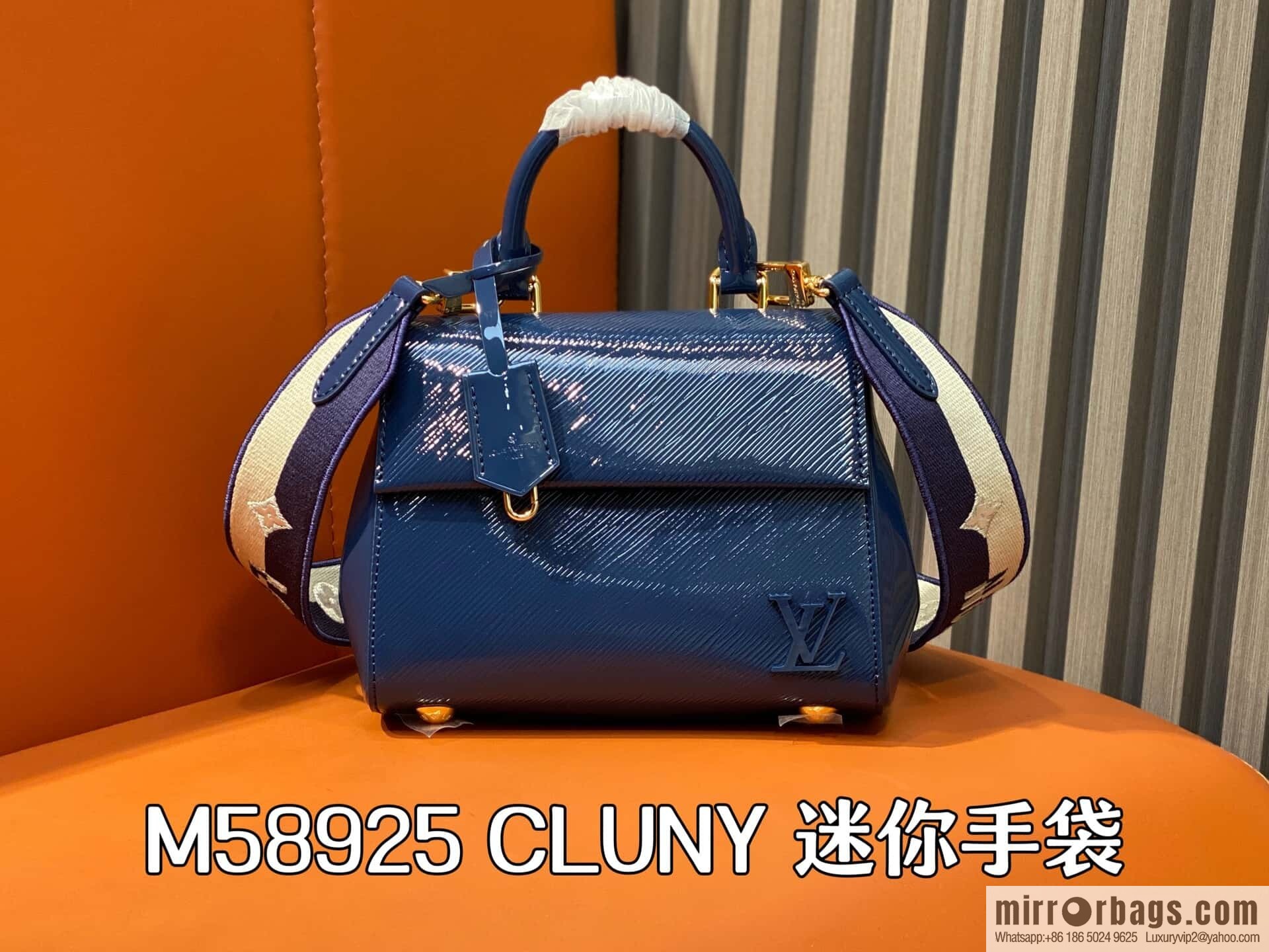 [Boutique‑grade] M58925 blue patent leather, water ripple handbag series CLUNY mini handbag