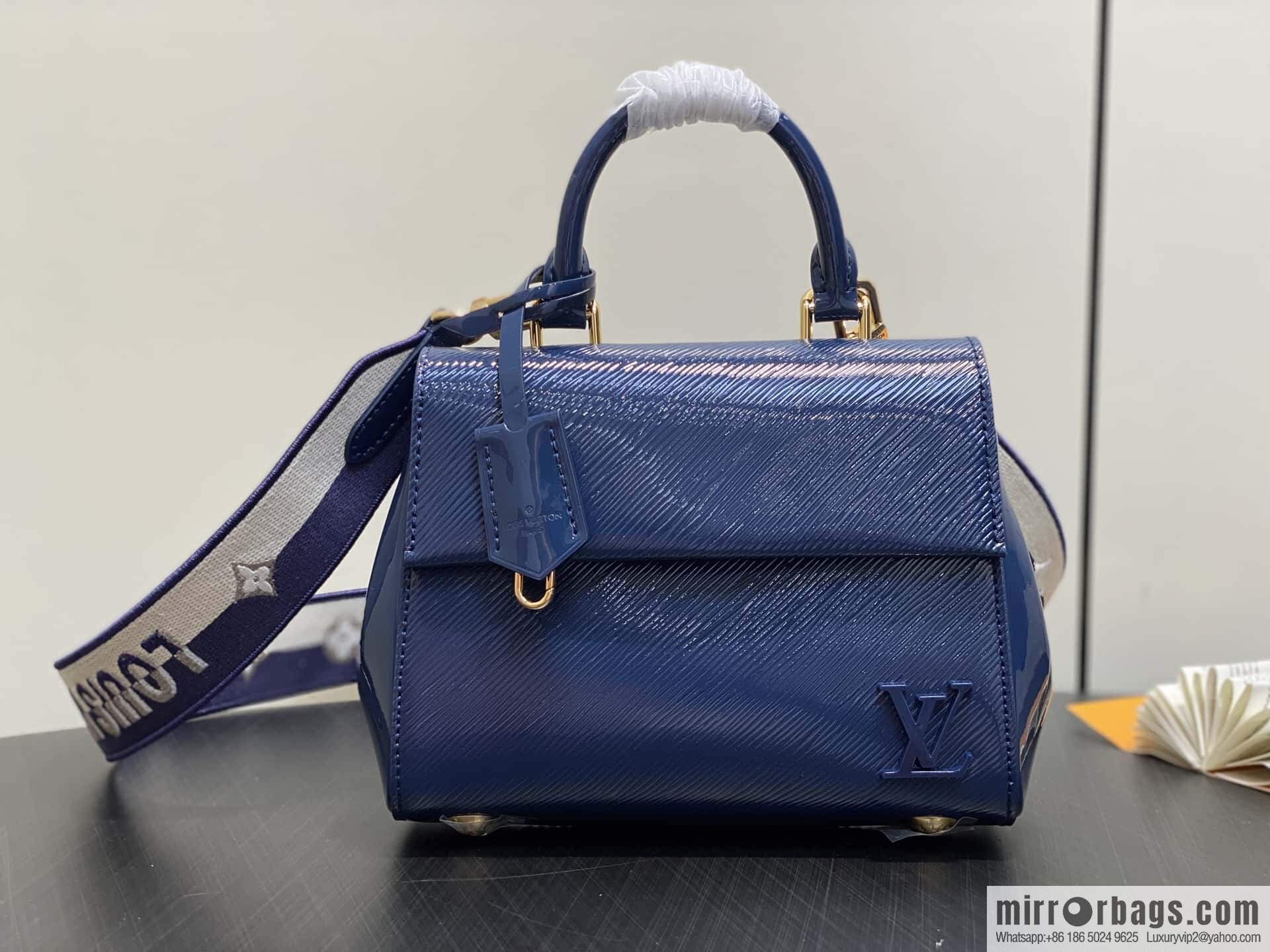 [Boutique‑grade] M58925 blue patent leather, water ripple handbag series CLUNY mini handbag