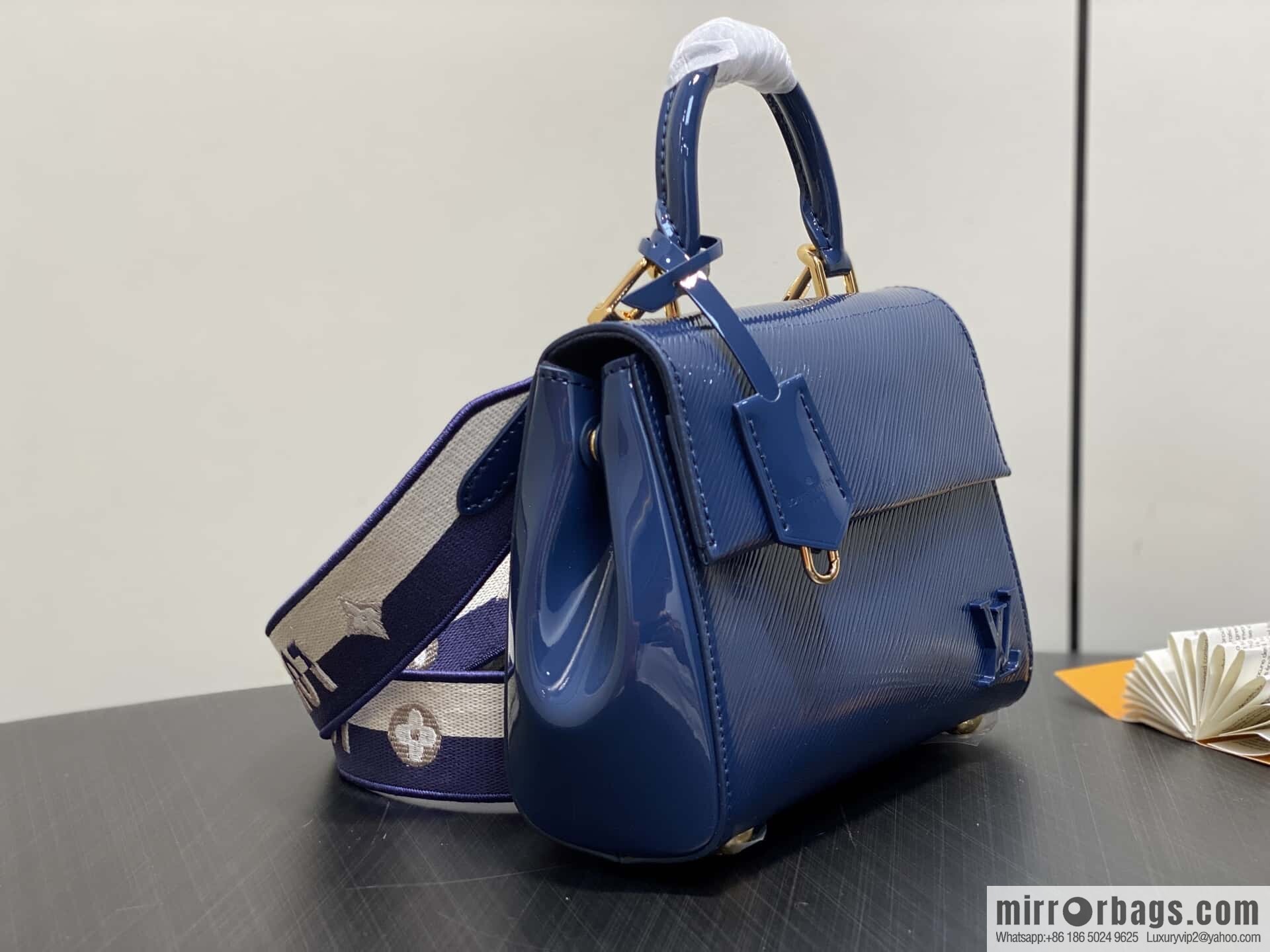 [Boutique‑grade] M58925 blue patent leather, water ripple handbag series CLUNY mini handbag
