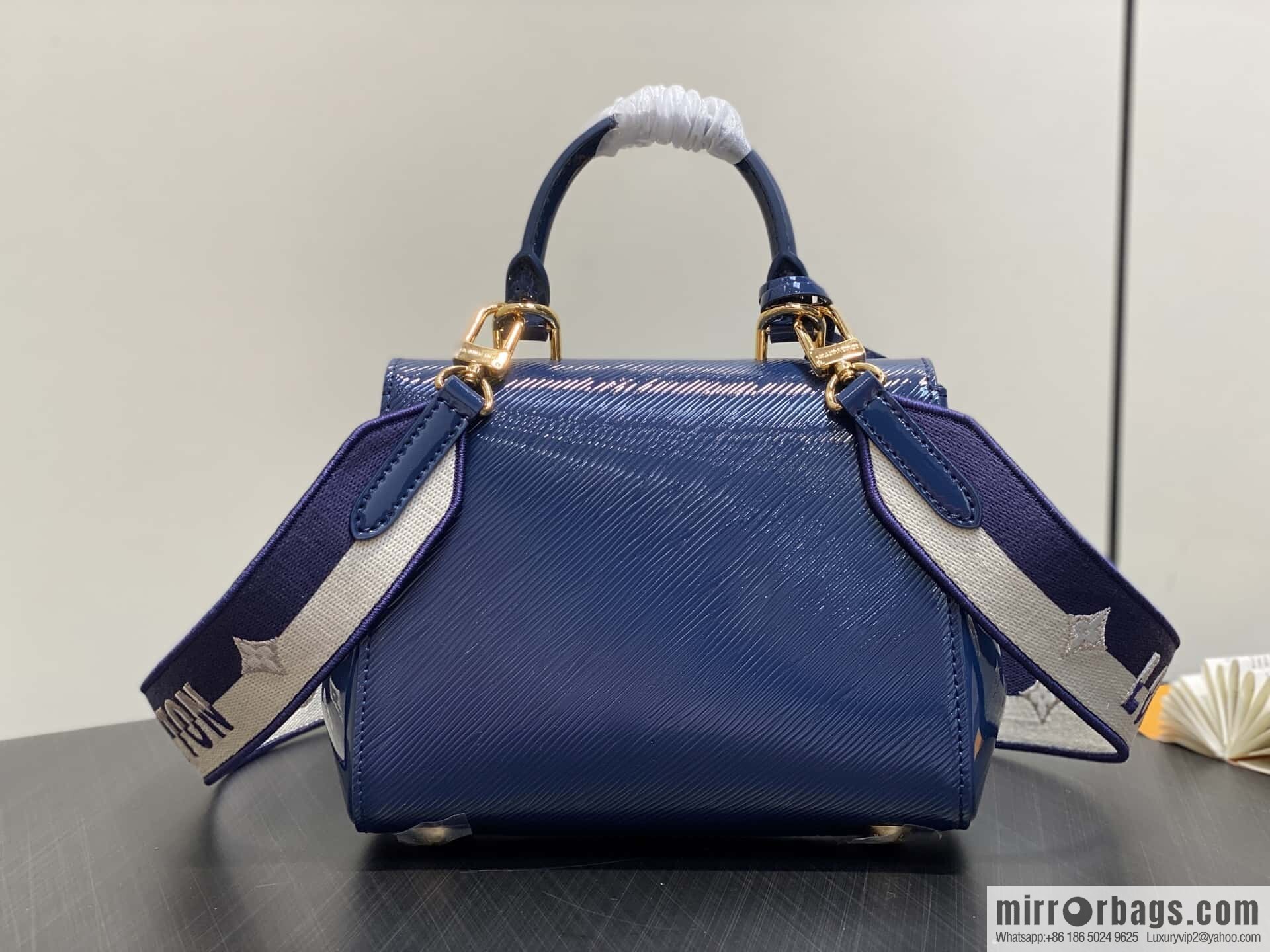 [Boutique‑grade] M58925 blue patent leather, water ripple handbag series CLUNY mini handbag