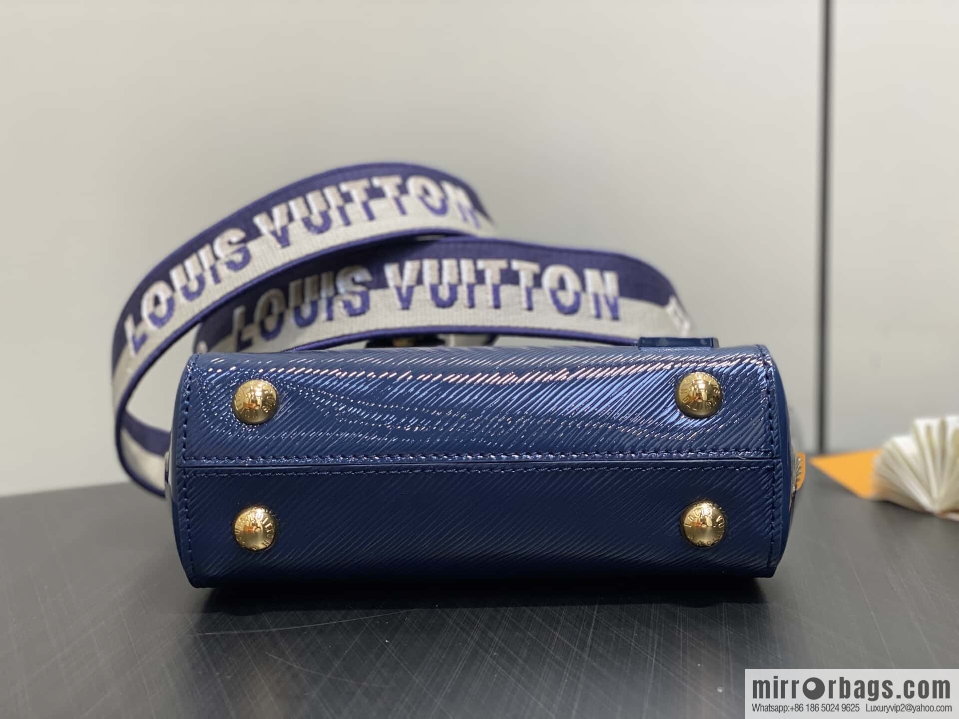 [Boutique‑grade] M58925 blue patent leather, water ripple handbag series CLUNY mini handbag